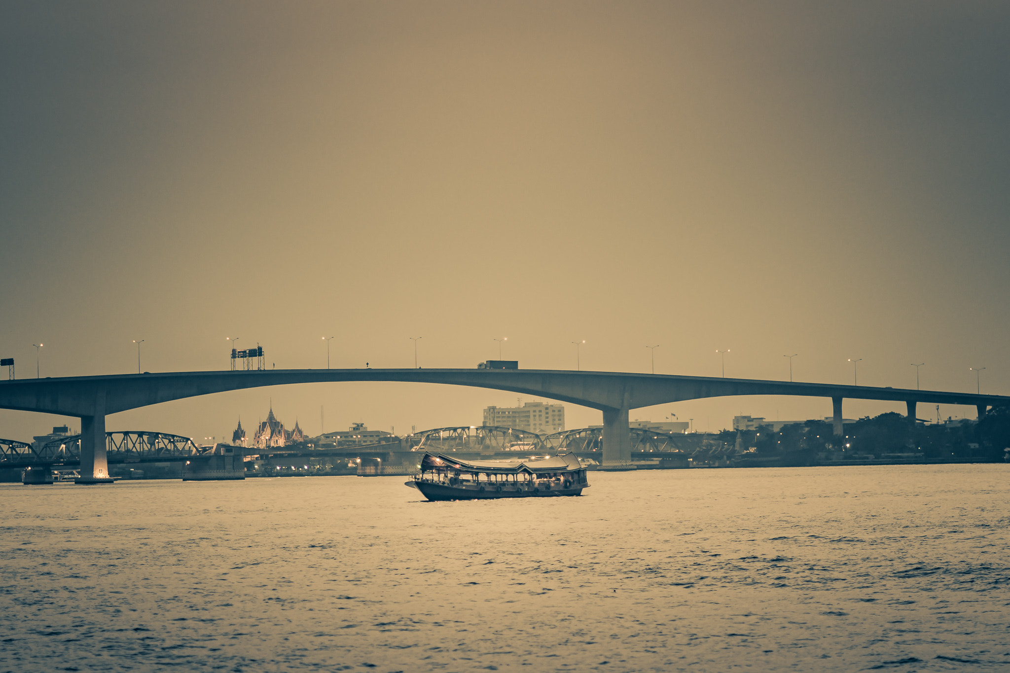Nikon D7200 + Nikon AF-S Nikkor 85mm F1.4G sample photo. Chao phraya river,thailand photography