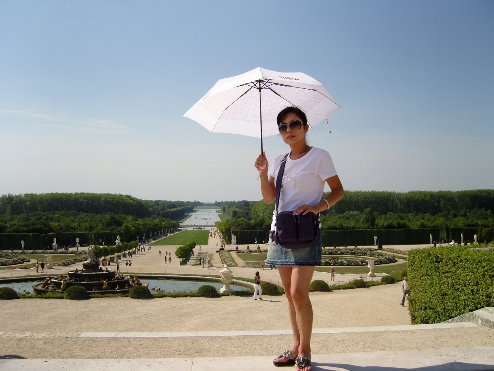 Samsung VLUU NV10, NV10 sample photo. A lady with white umbrella  photography