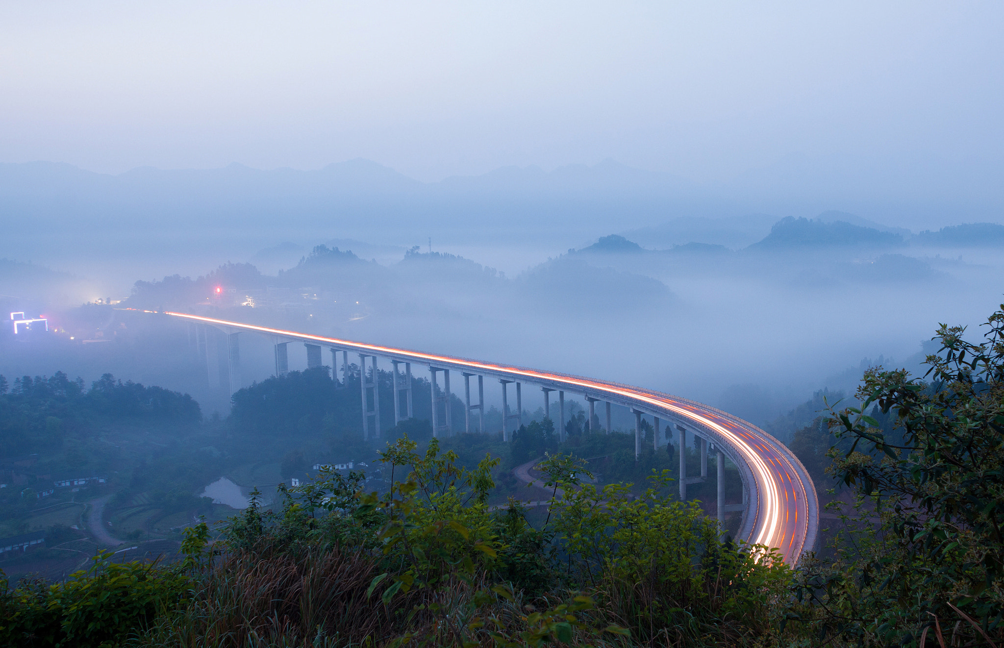 Canon EOS 50D + Canon EF 17-35mm f/2.8L sample photo. 周家山大桥晨雾 photography