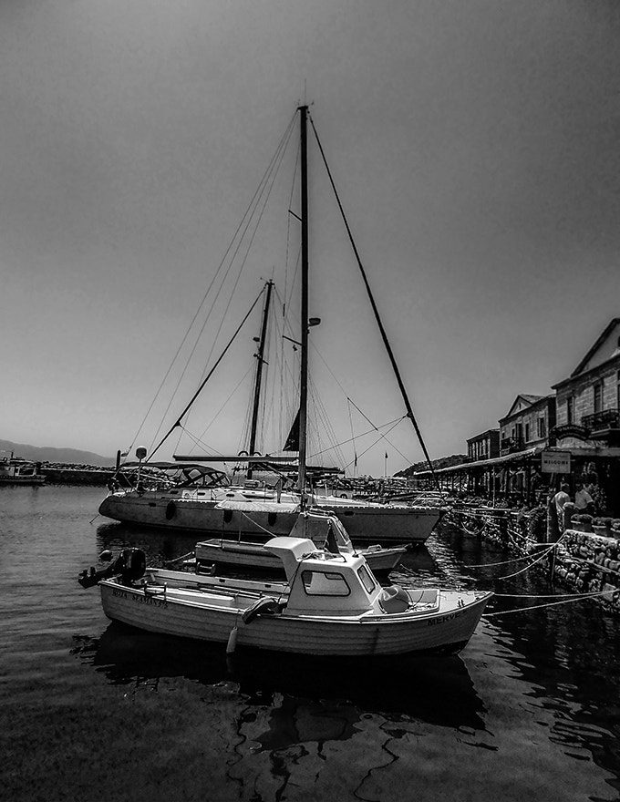 Olympus VR320,D725 sample photo. Boat photography