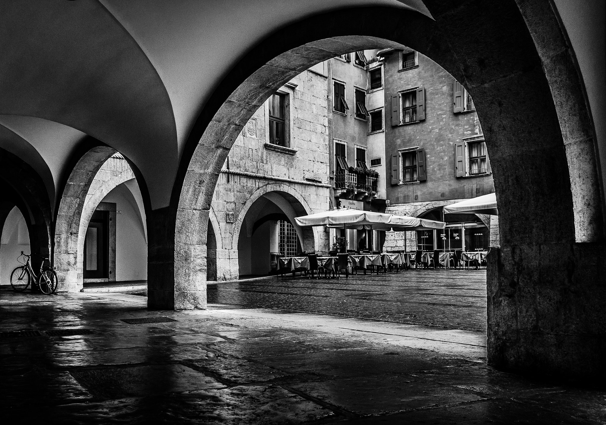 Sony Alpha a5000 (ILCE 5000) + Sigma 19mm F2.8 EX DN sample photo. Piazza 3 novembre - riva del garda photography