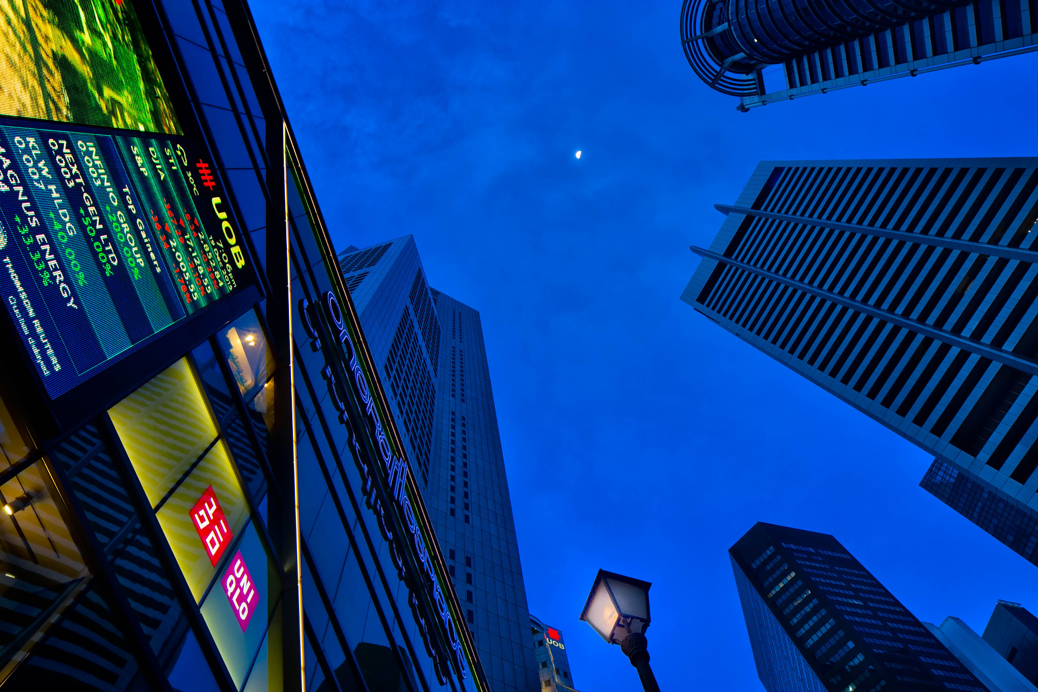 Canon TS-E 24.0mm f/3.5 L II sample photo. Buildings in singapore photography