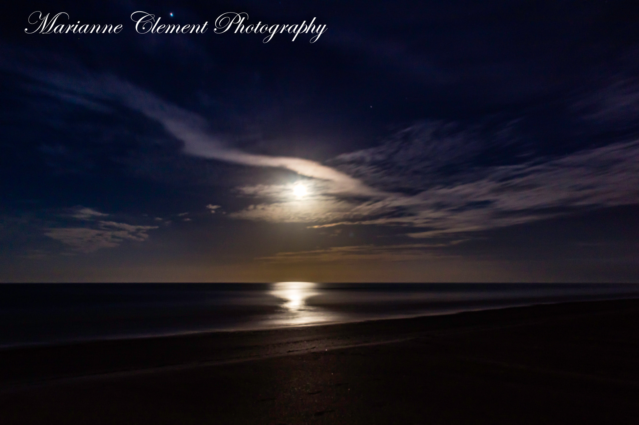 Canon EOS 1200D (EOS Rebel T5 / EOS Kiss X70 / EOS Hi) sample photo. Moon setting over the gulf of mexico photography