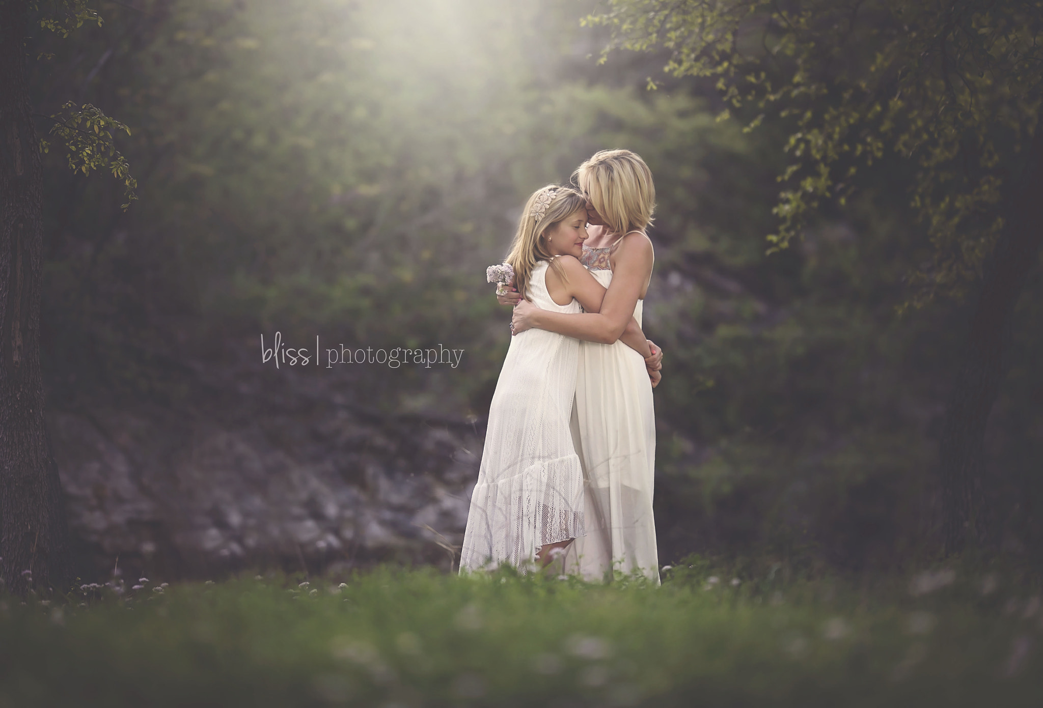 Nikon AF-S Nikkor 200mm F2G ED VR II sample photo. Love between mom and child photography