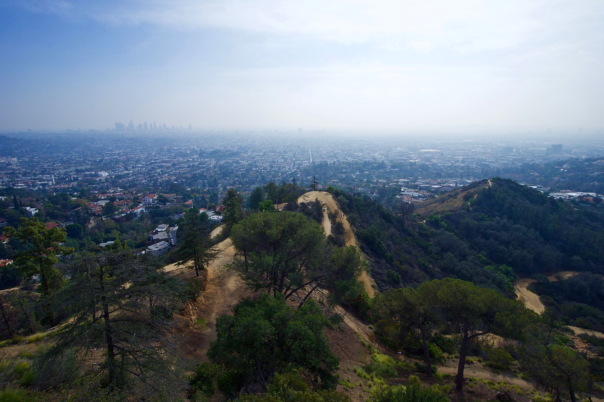 Sony a7R + Sony E 10-18mm F4 OSS sample photo. La's cityscape photography