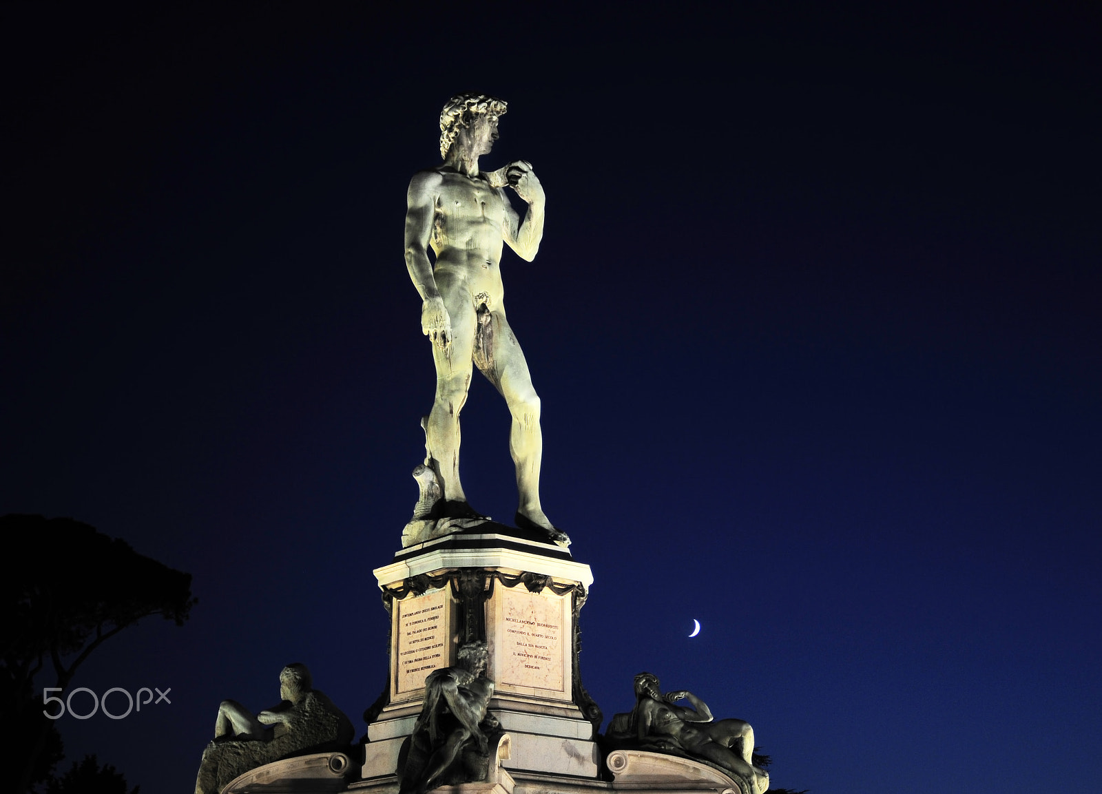 AF Zoom-Nikkor 28-80mm f/3.3-5.6G sample photo. Statue of david photography