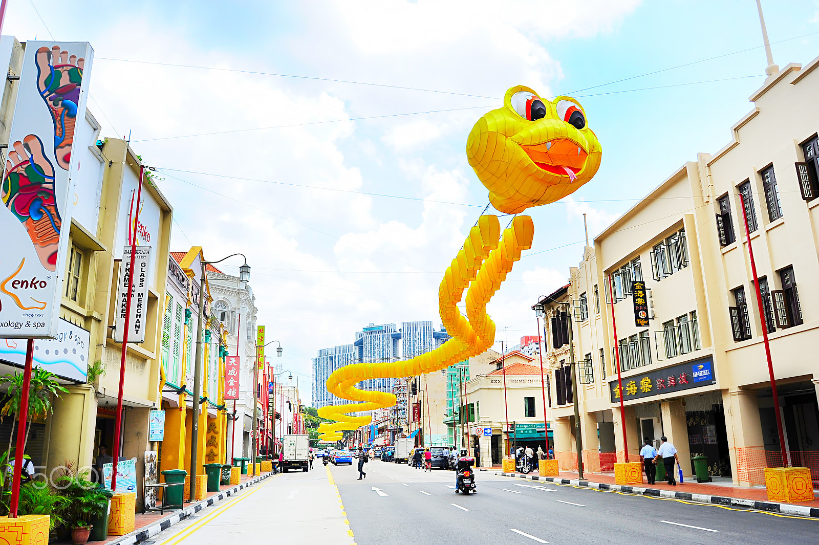 AF Zoom-Nikkor 28-80mm f/3.3-5.6G sample photo. Singapore chinatown street photography