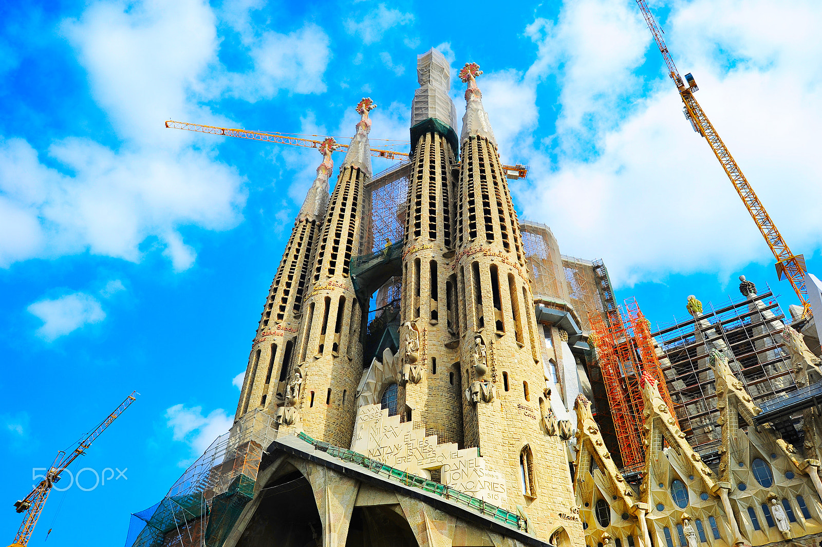 AF Zoom-Nikkor 28-80mm f/3.3-5.6G sample photo. La sagrada familia photography