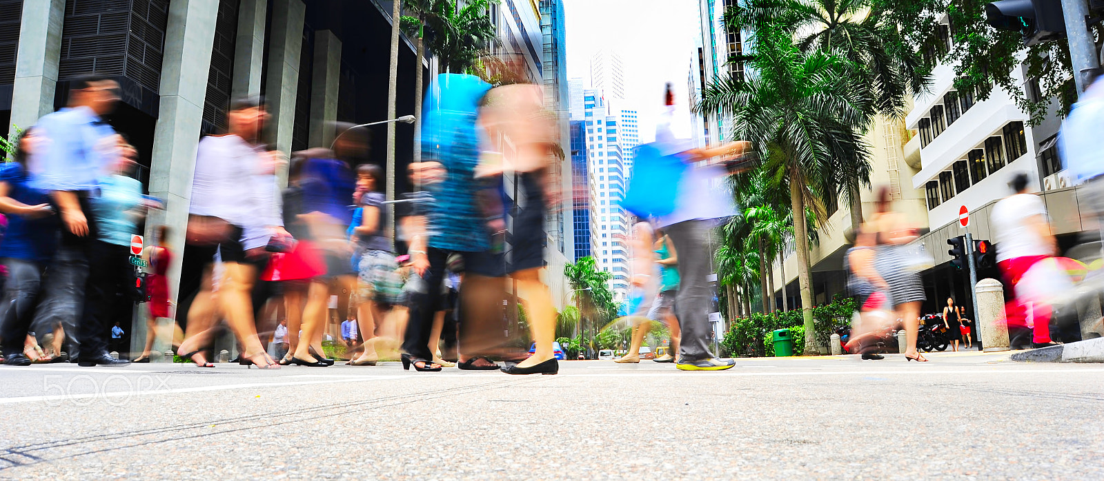 AF Zoom-Nikkor 28-80mm f/3.3-5.6G sample photo. Singapore rush hour photography