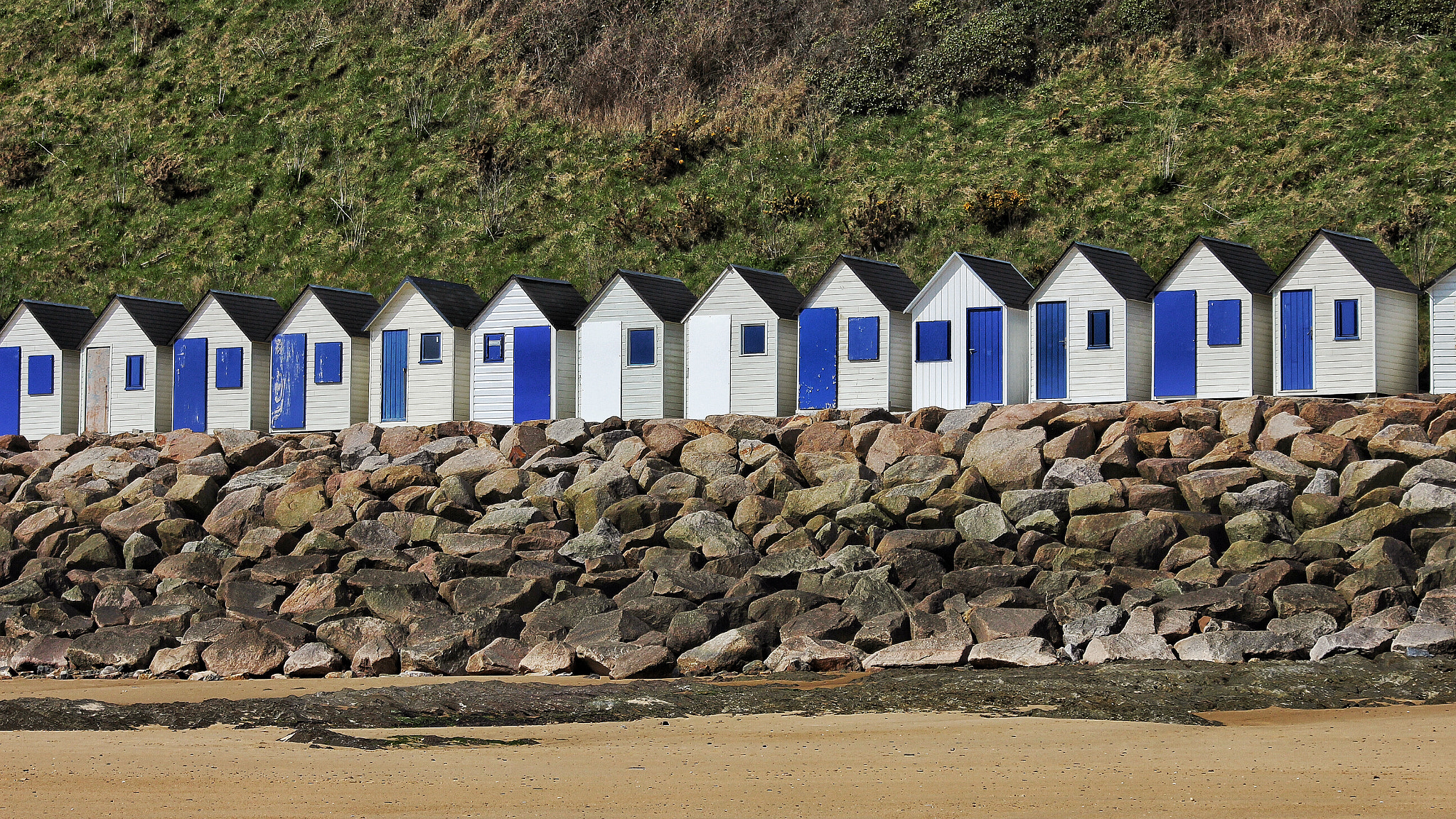 Canon EOS 600D (Rebel EOS T3i / EOS Kiss X5) + Canon 70-300mm sample photo. Bleu blanc plage photography