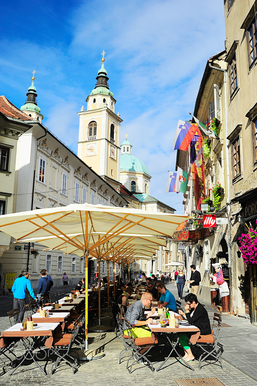 AF Zoom-Nikkor 28-80mm f/3.3-5.6G sample photo. Ljubljana street cafe photography