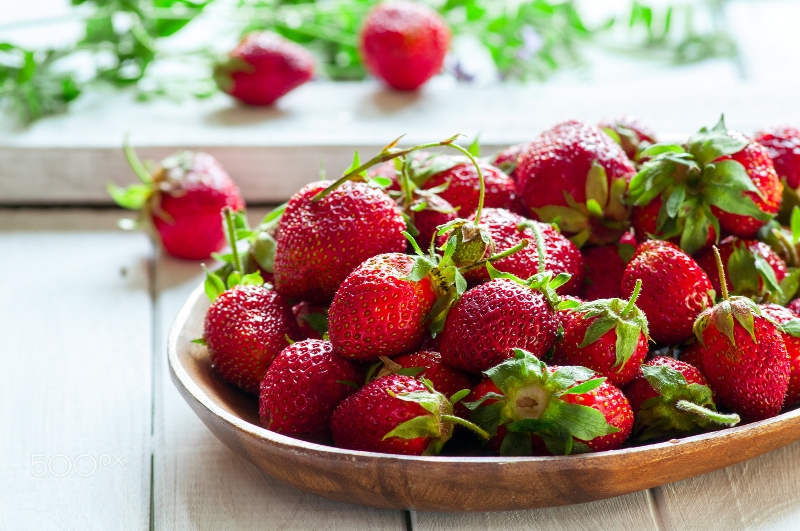 Nikon D300S + AF Nikkor 70-210mm f/4-5.6D sample photo. Fresh strawberry photography