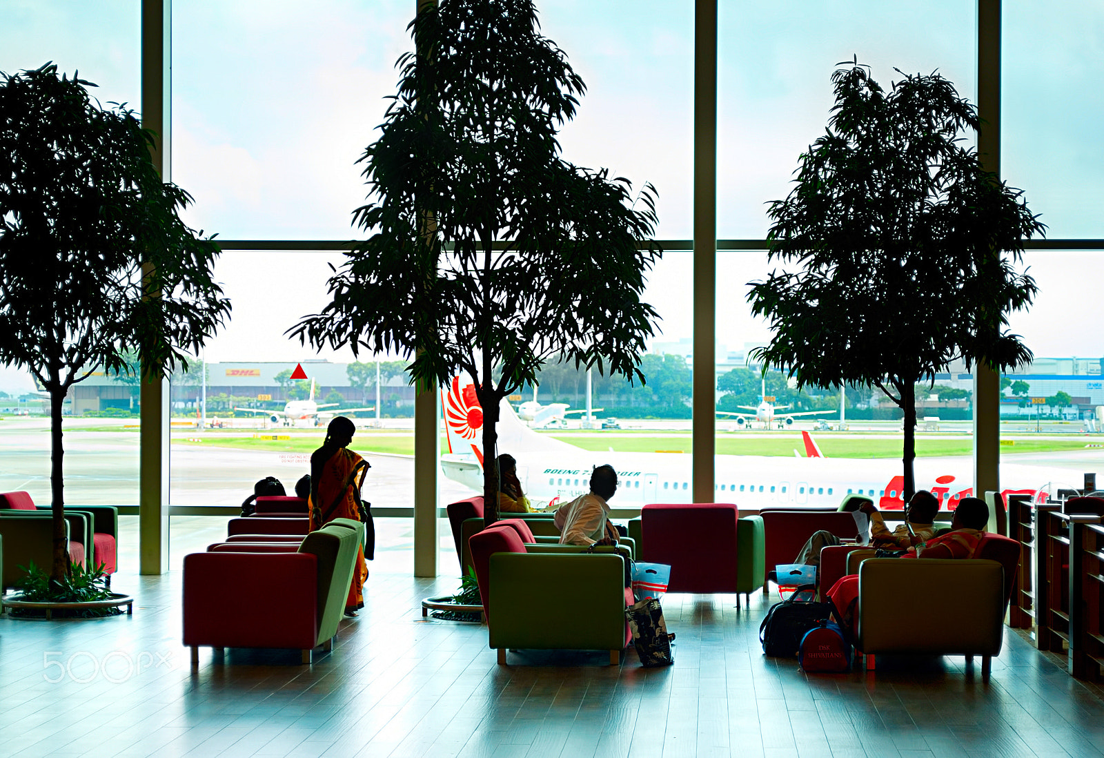 AF Zoom-Nikkor 28-80mm f/3.3-5.6G sample photo. Lounge at changi  airport photography