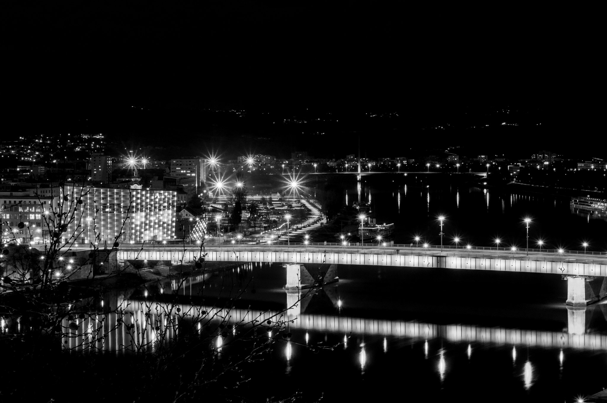 Sigma 17-70mm F2.8-4 DC Macro OS HSM | C sample photo. Aec & nibelungenbrücke photography