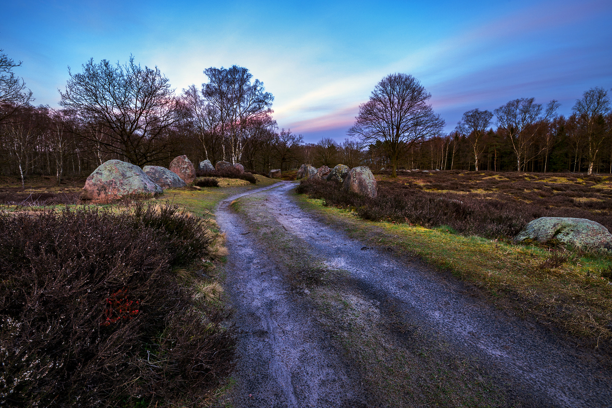Sigma 10-20mm F4-5.6 EX DC HSM sample photo. The stone grave photography
