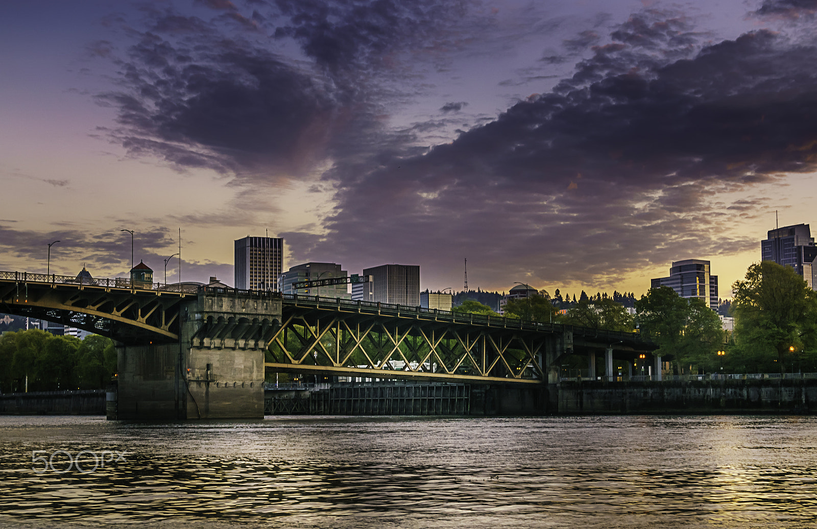 Sony DT 18-250mm F3.5-6.3 sample photo. Evening glow on burnside photography