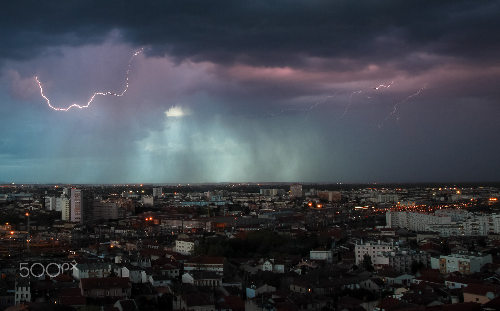 Sigma 17-70mm F2.8-4 DC Macro OS HSM sample photo. Un bel orage photography