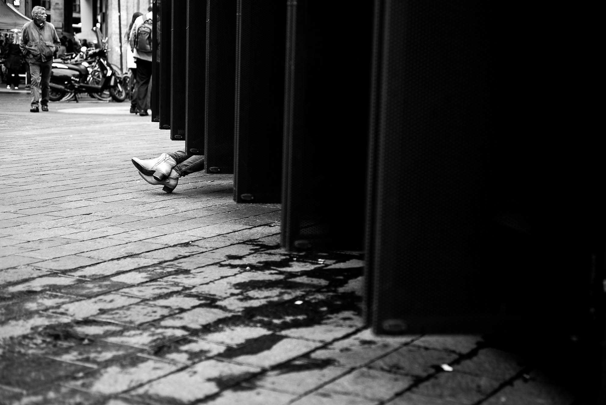 Summicron-M 1:2/50 sample photo. Feet photography