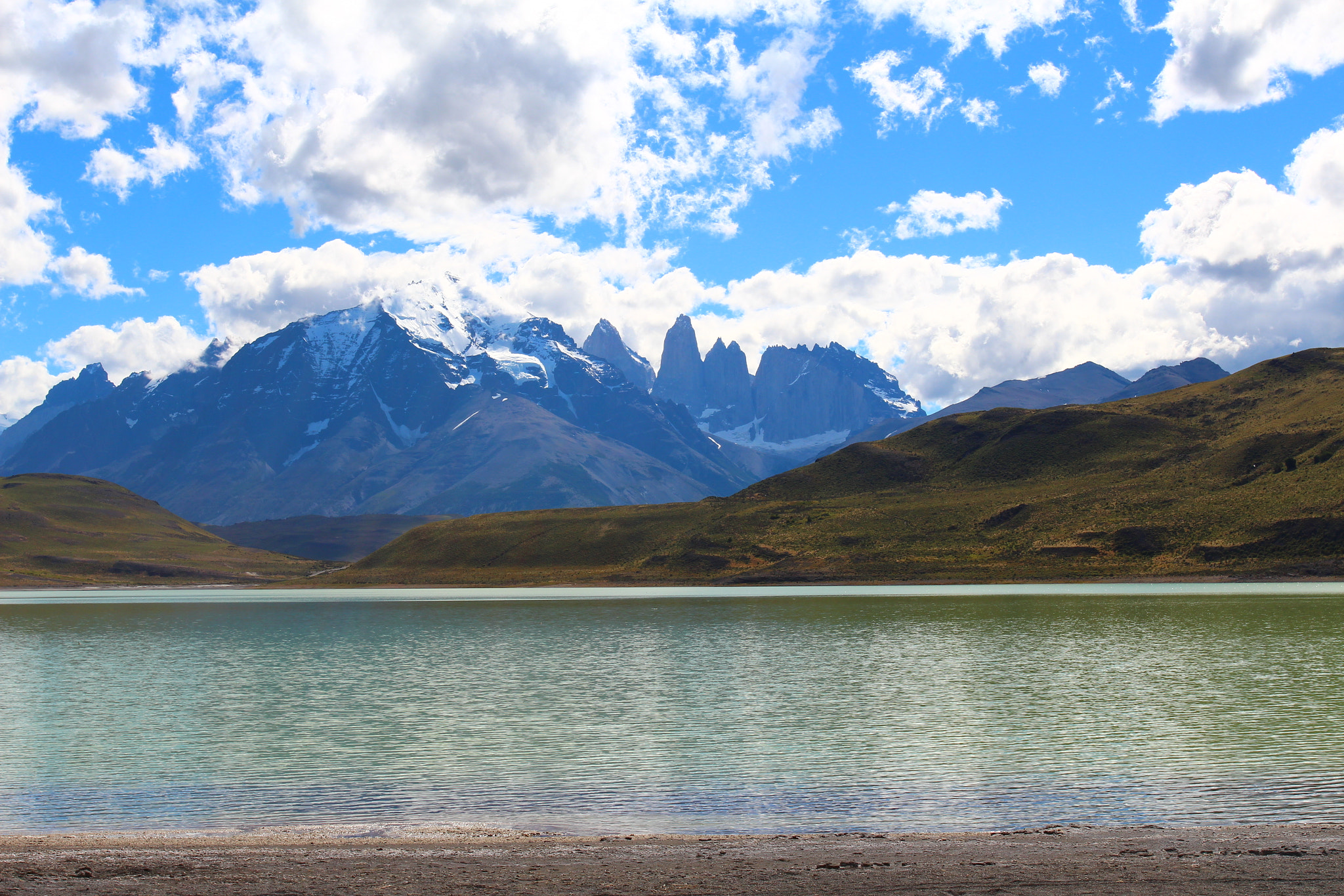 Canon EOS 650D (EOS Rebel T4i / EOS Kiss X6i) + Canon EF 17-40mm F4L USM sample photo. Torres del paine photography