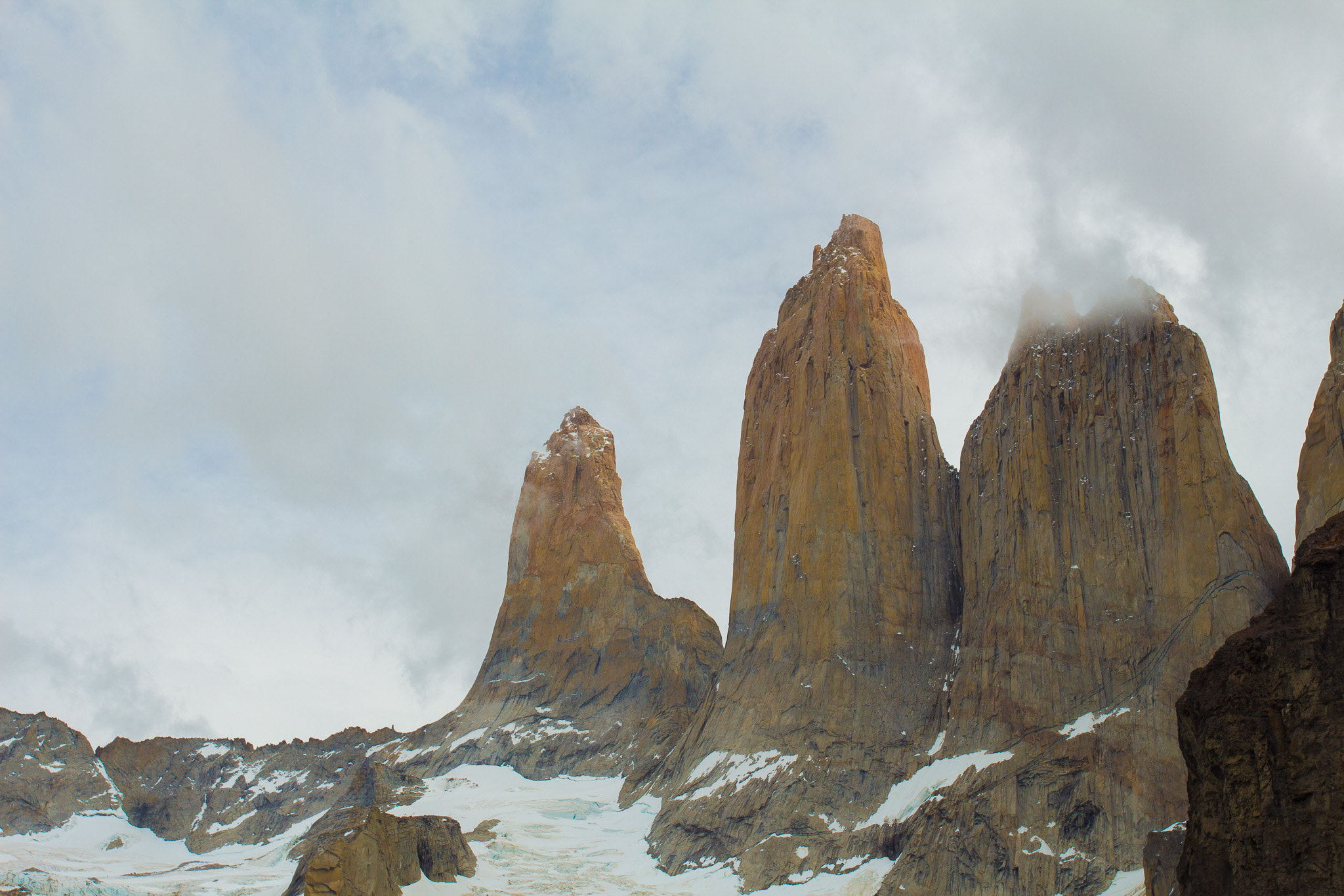 Canon EOS 650D (EOS Rebel T4i / EOS Kiss X6i) + Canon EF 17-40mm F4L USM sample photo. Torres del paine photography