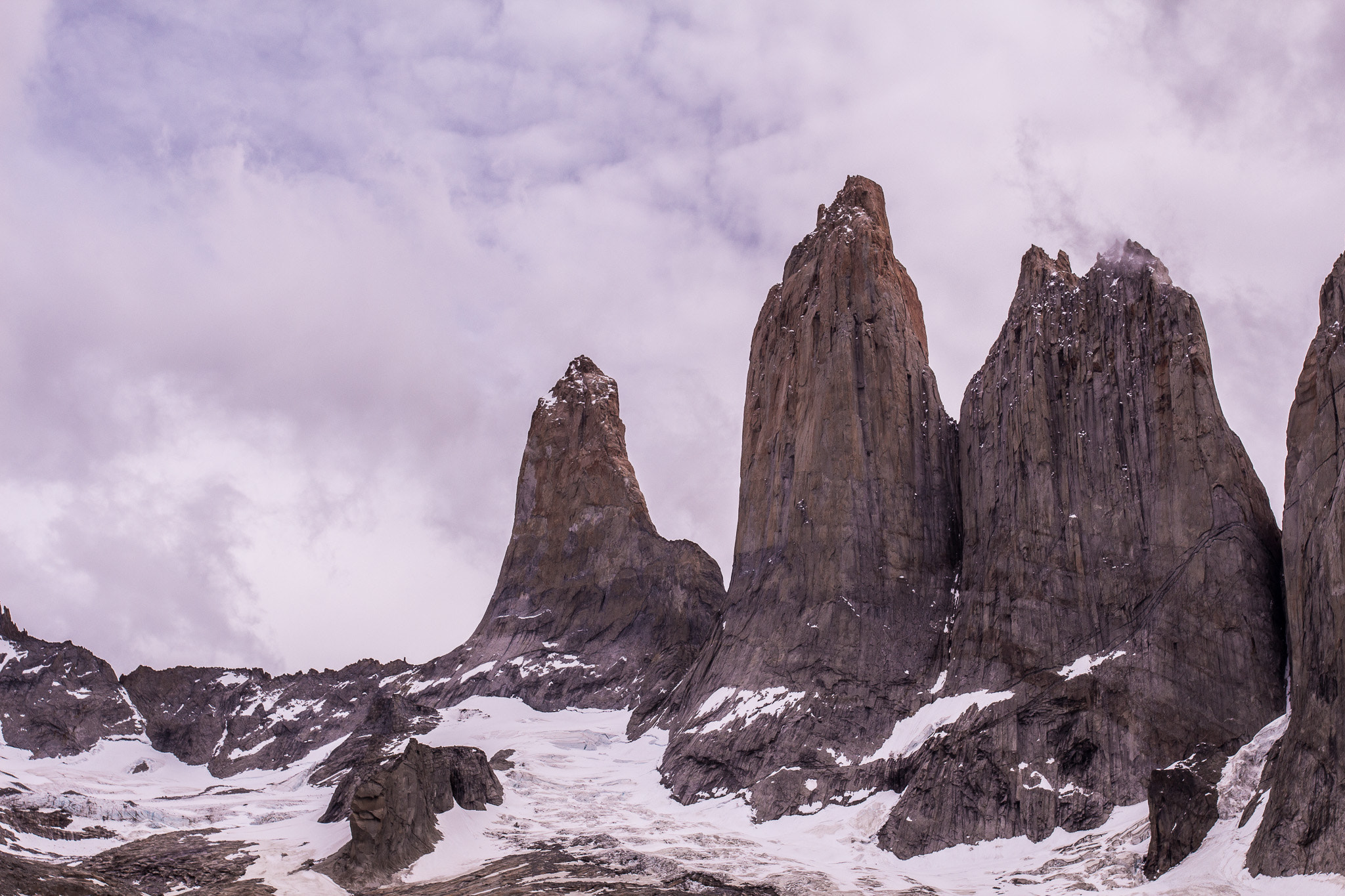 Canon EOS 650D (EOS Rebel T4i / EOS Kiss X6i) + Canon EF 17-40mm F4L USM sample photo. Torres del paine photography