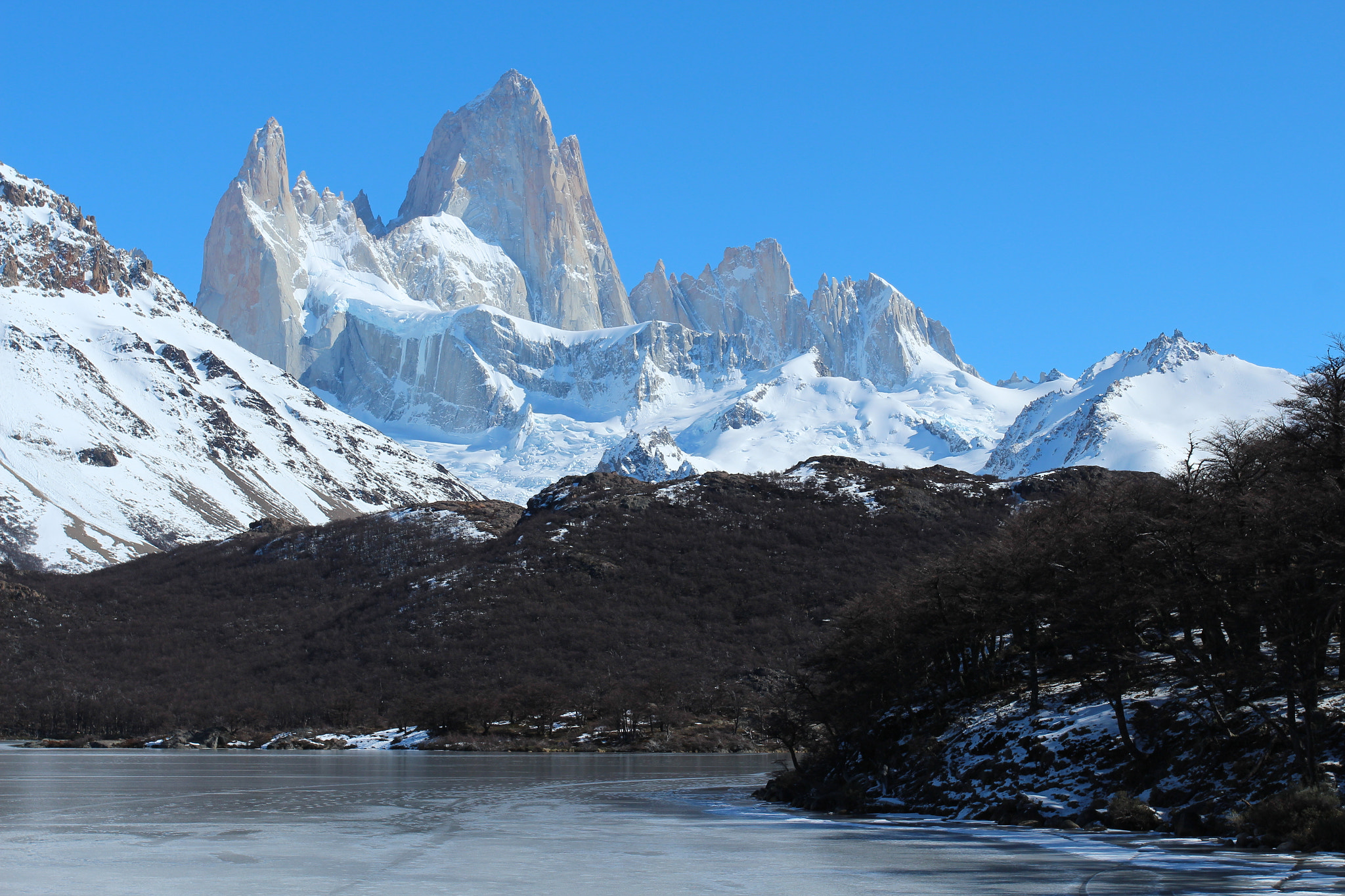 Canon EOS 650D (EOS Rebel T4i / EOS Kiss X6i) + Canon EF 17-40mm F4L USM sample photo. A peak at mt. fitz roy photography