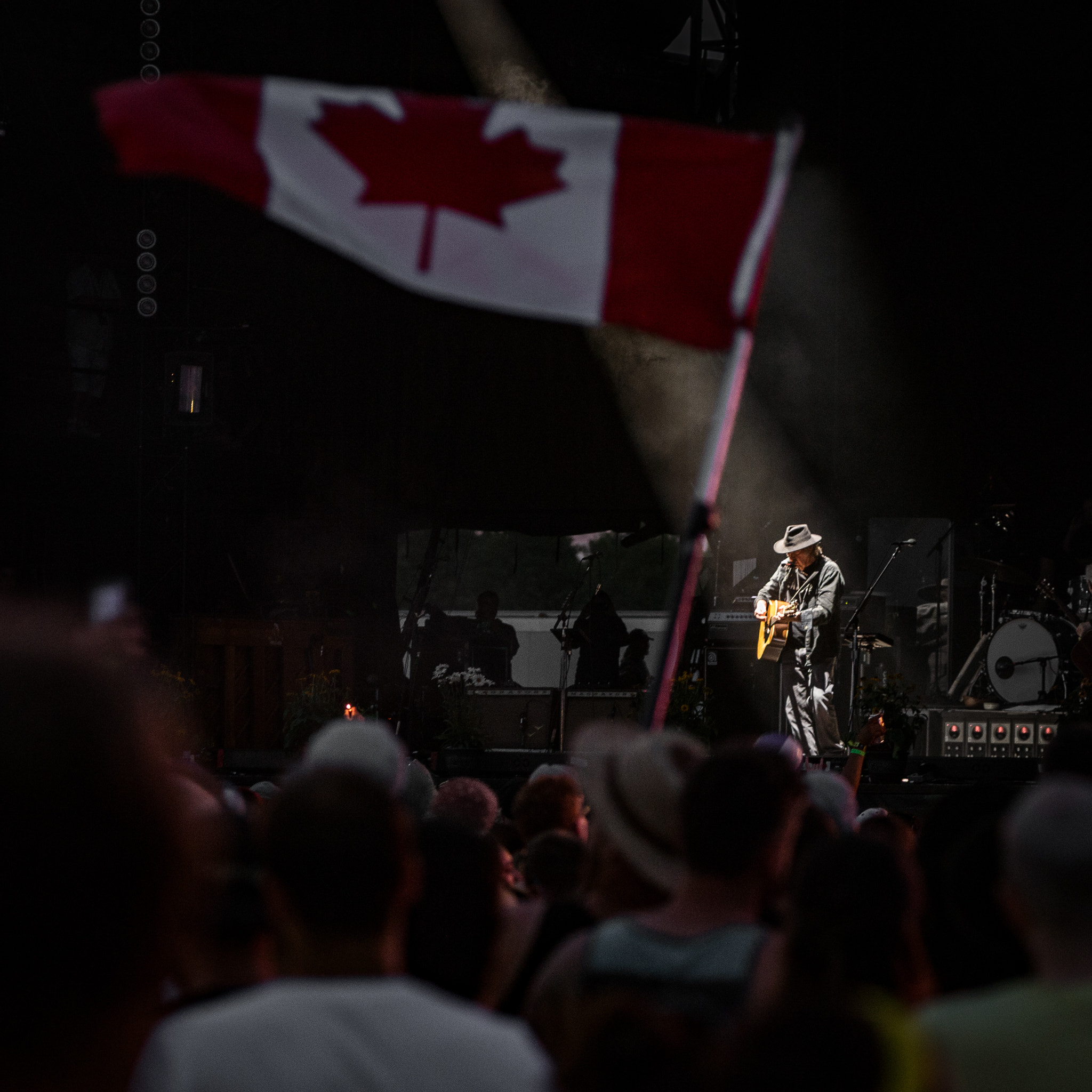 Nikon AF-Nikkor 80-200mm F2.8D ED sample photo. Neil young photography