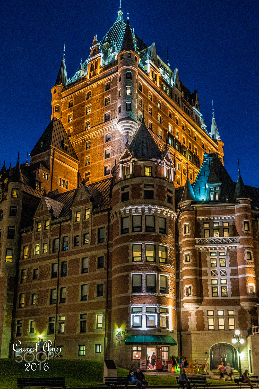 Sony ILCA-77M2 sample photo. Fairmont le château frontenac under the stars photography