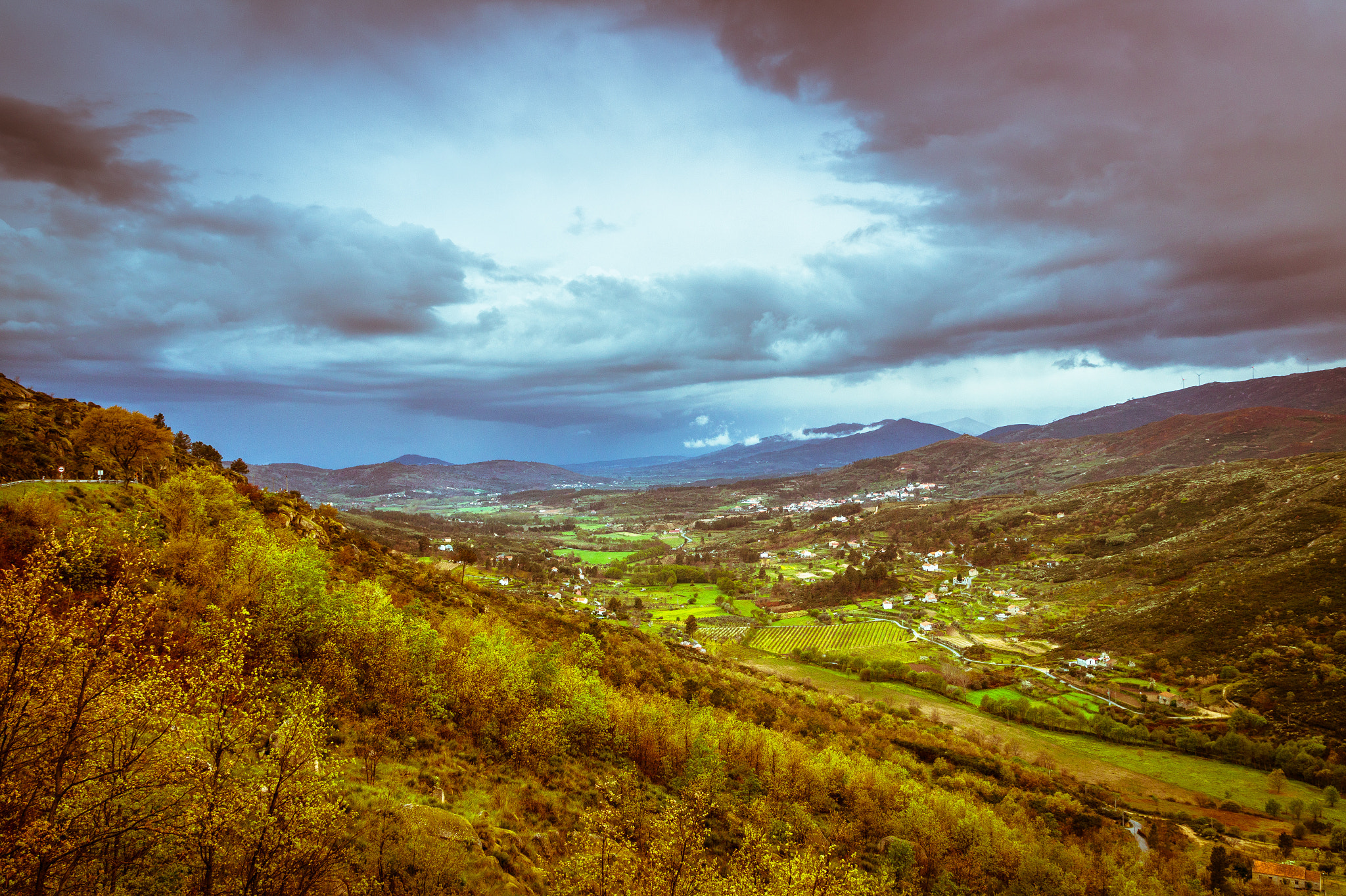 Sony DT 16-105mm F3.5-5.6 sample photo. Approaching storm photography