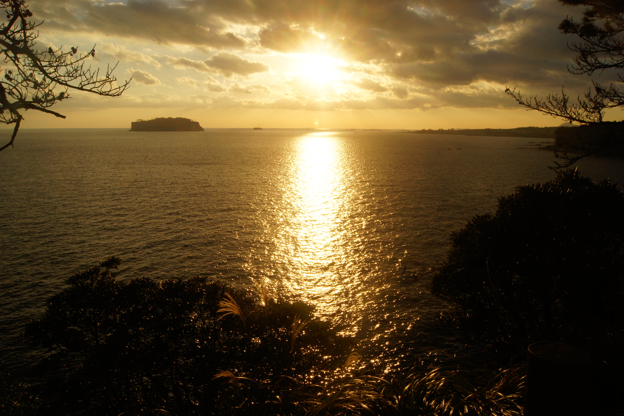 Sony Alpha DSLR-A500 + Sony DT 18-55mm F3.5-5.6 SAM sample photo. Sunset in jeju-island. photography