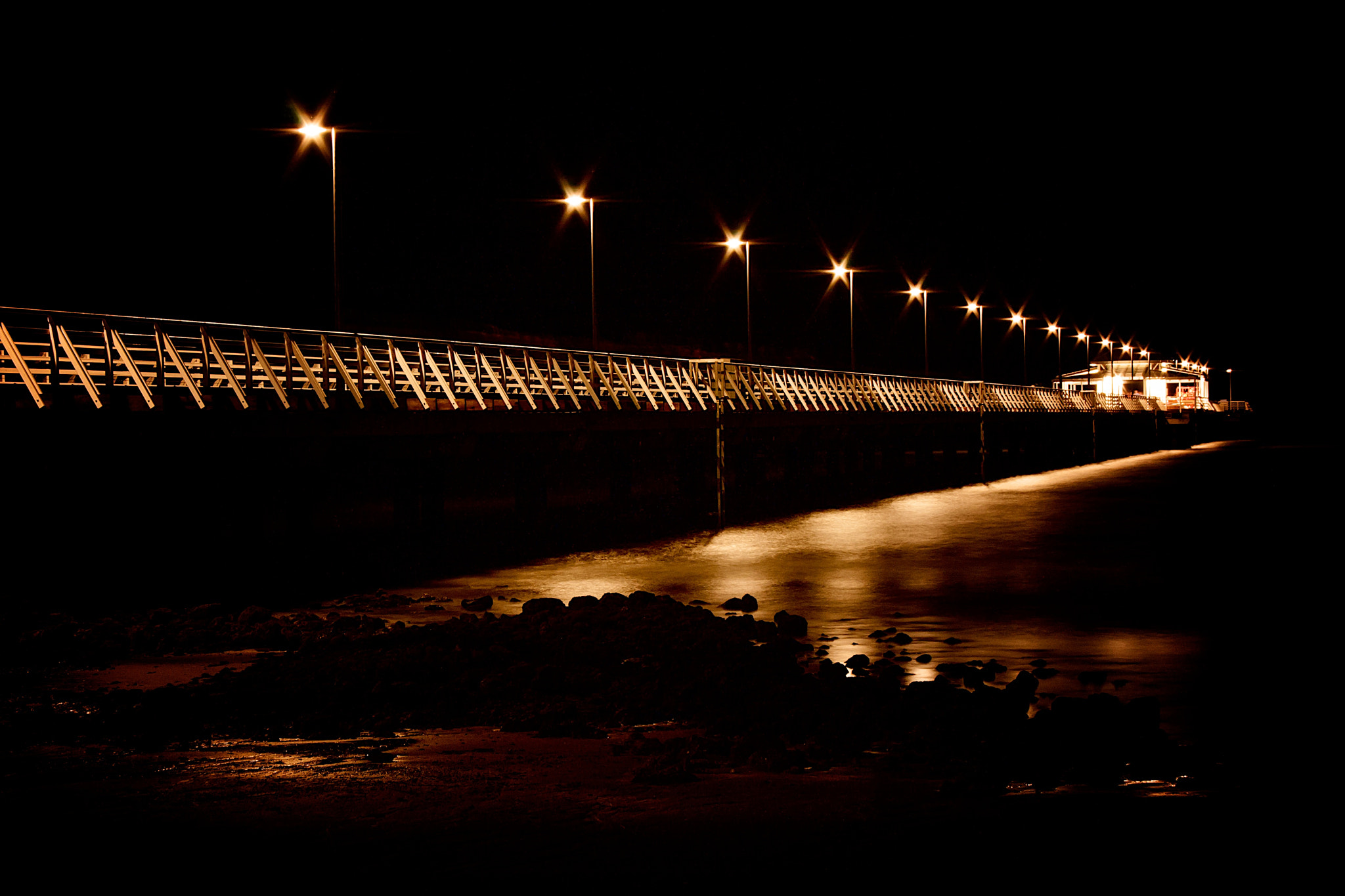 Canon EOS 40D + Canon EF-S 18-55mm F3.5-5.6 sample photo. Shorncliffe pier on a dark night photography