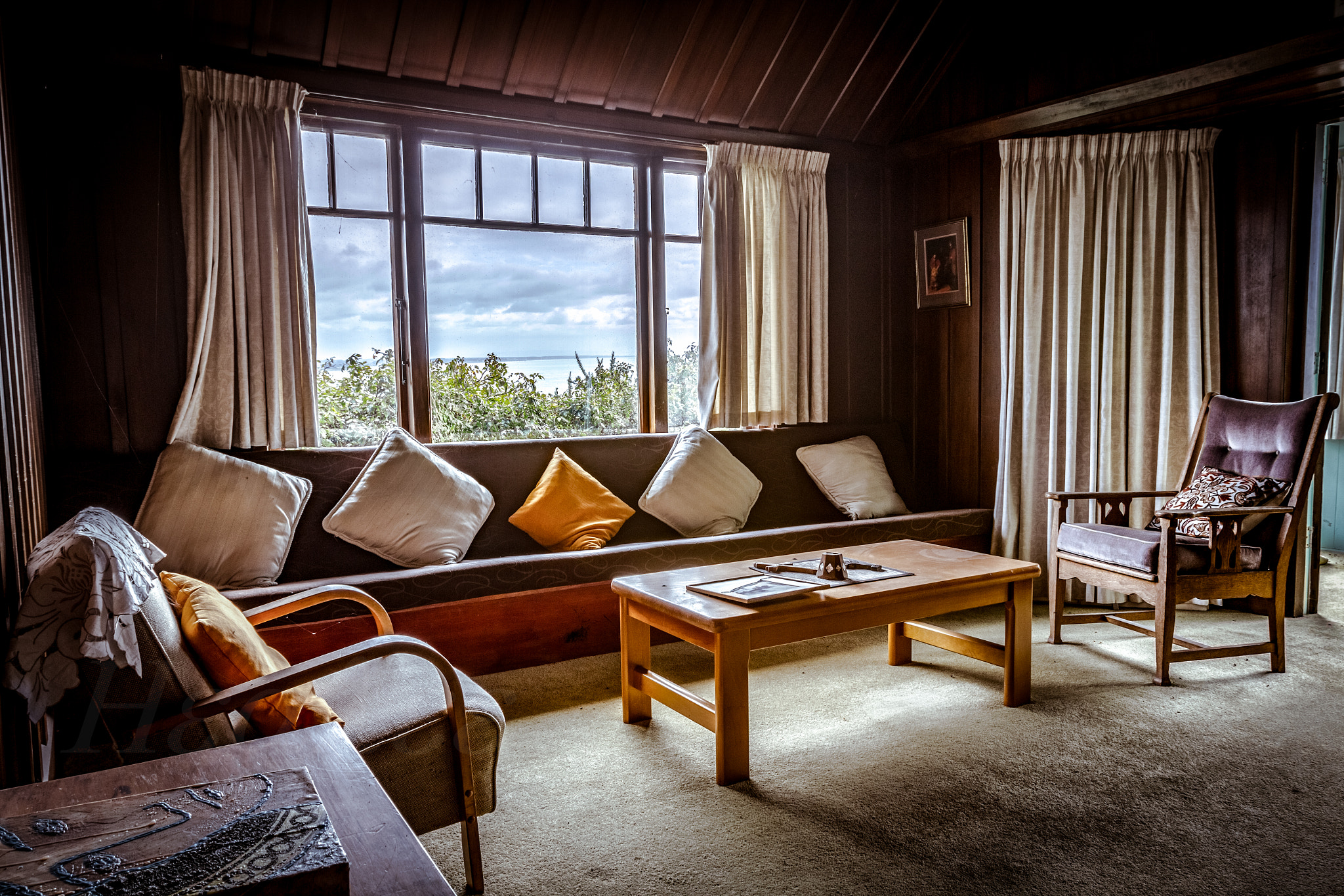 Canon EF 16-35mm F2.8L USM sample photo. Abandoned retreat lounge photography