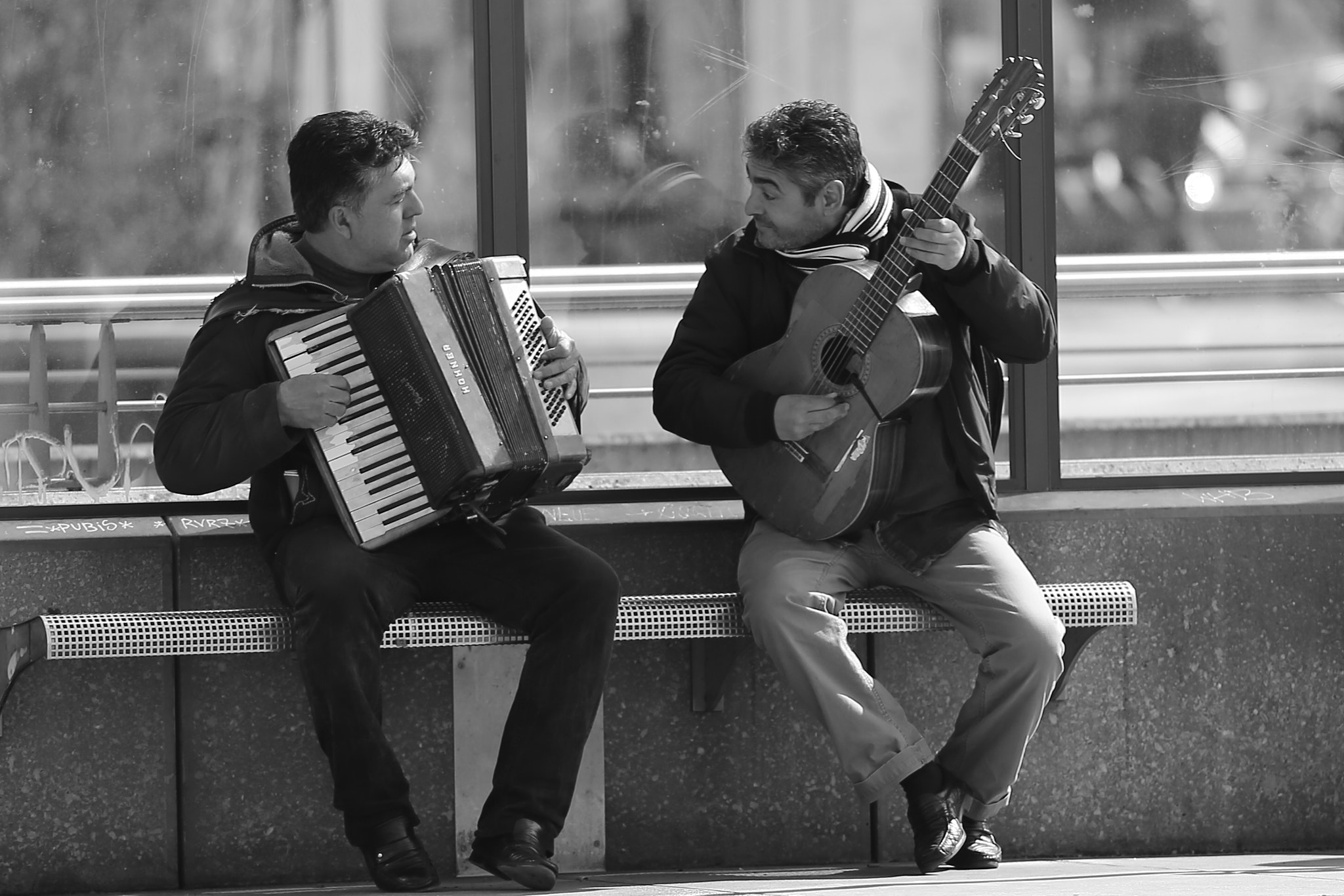 Canon EOS 6D + Canon EF 200mm f/2.8L sample photo. Tram band photography