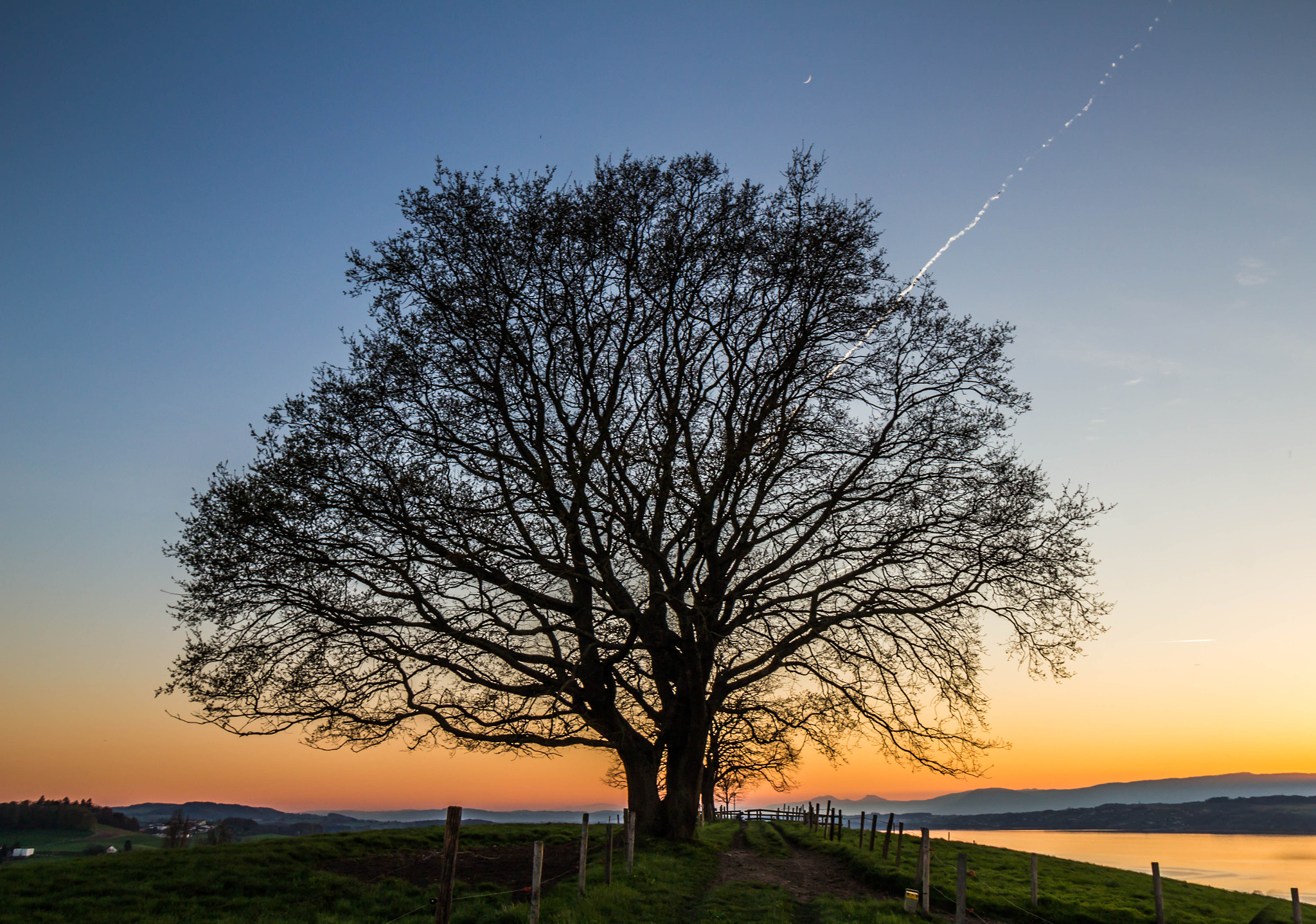 Canon EF-S 10-18mm F4.5–5.6 IS STM sample photo. Sunset lake murten photography