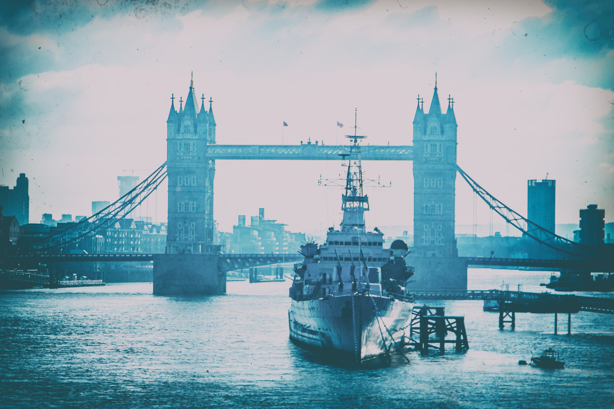 Canon EOS 760D (EOS Rebel T6s / EOS 8000D) sample photo. Tower bridge and belfast photography