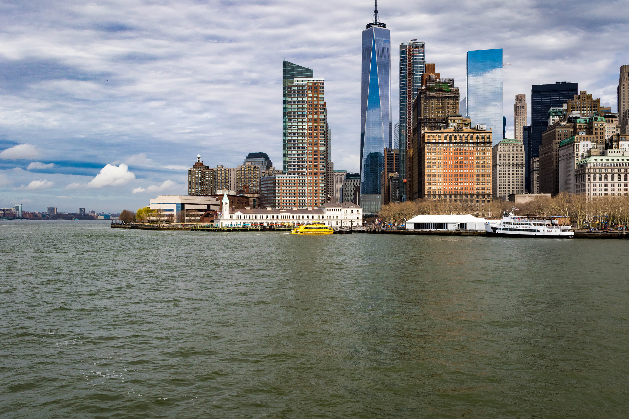 Canon EOS 7D Mark II + Canon EF-S 18-55mm F3.5-5.6 IS STM sample photo. New york from the ferry photography