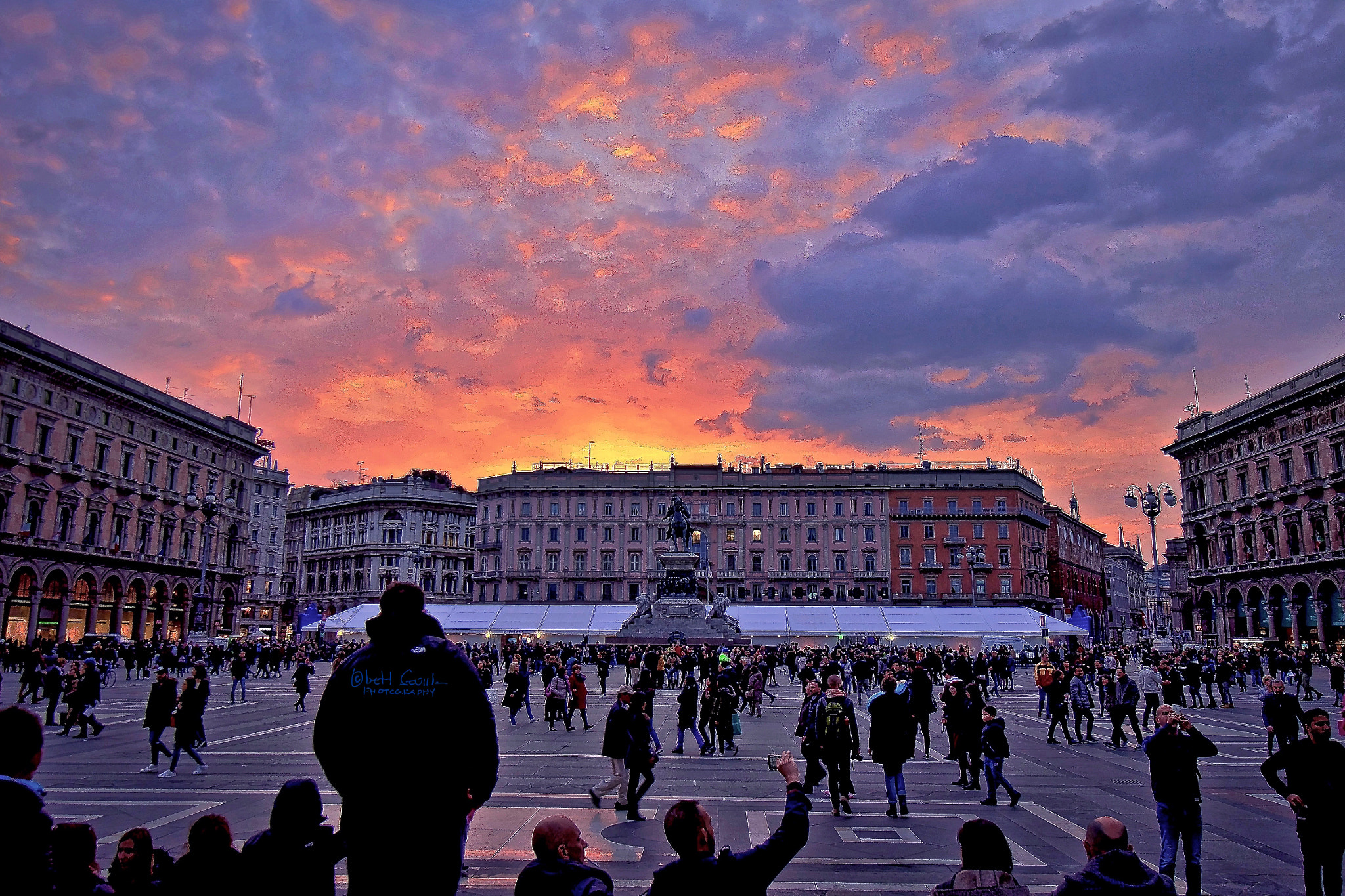 Sony a7R + Sony E 10-18mm F4 OSS sample photo. Sunset in milan doumo photography