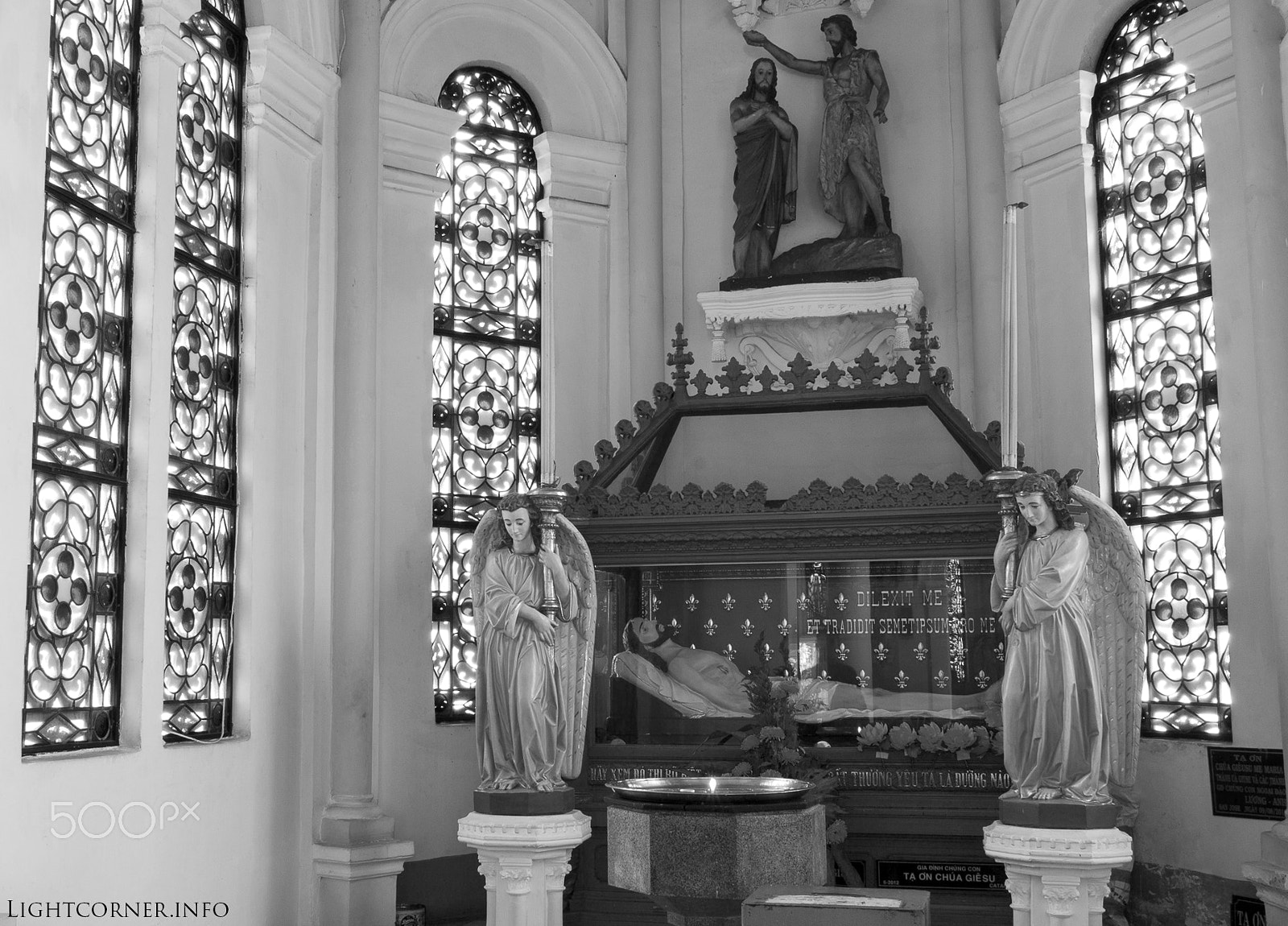 Canon EOS 550D (EOS Rebel T2i / EOS Kiss X4) sample photo. Jesus photography