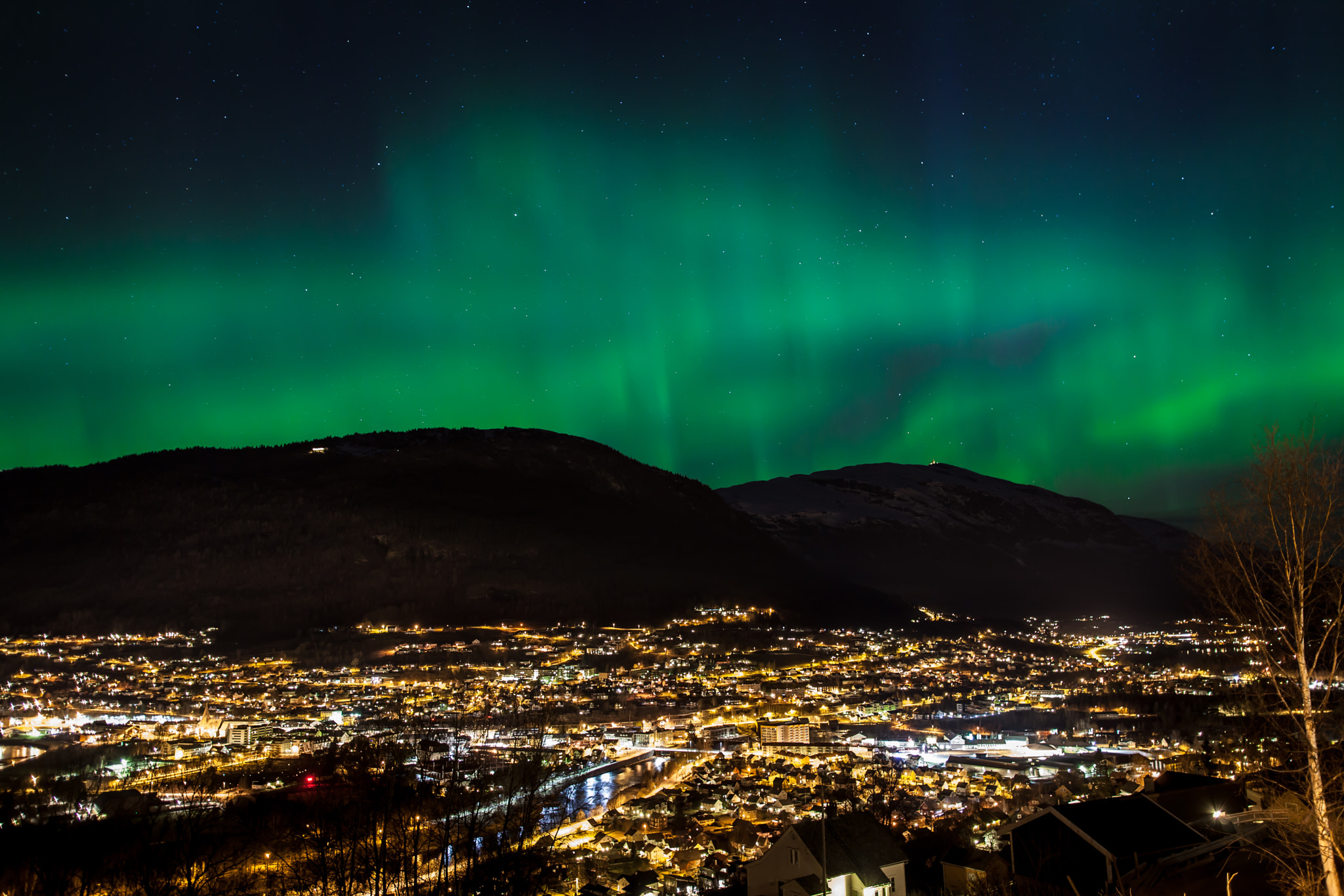 Sigma 28mm f/1.8 DG Macro EX sample photo. Aurora over voss photography