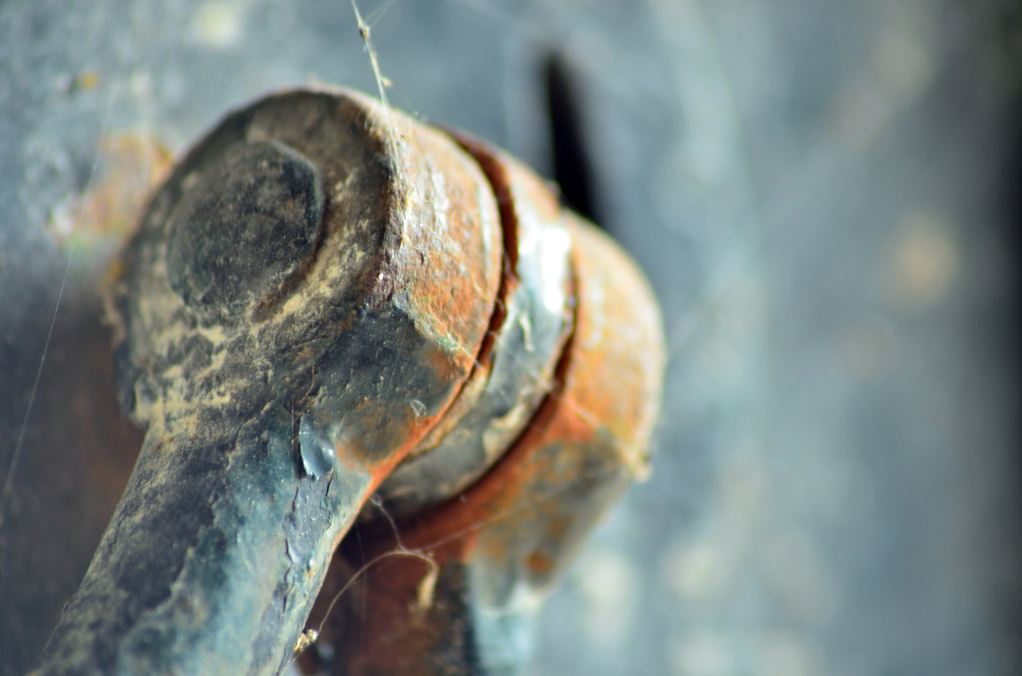 Nikon D7000 + Nikon AF Nikkor 105mm F2D DC sample photo. Door knob macro photography