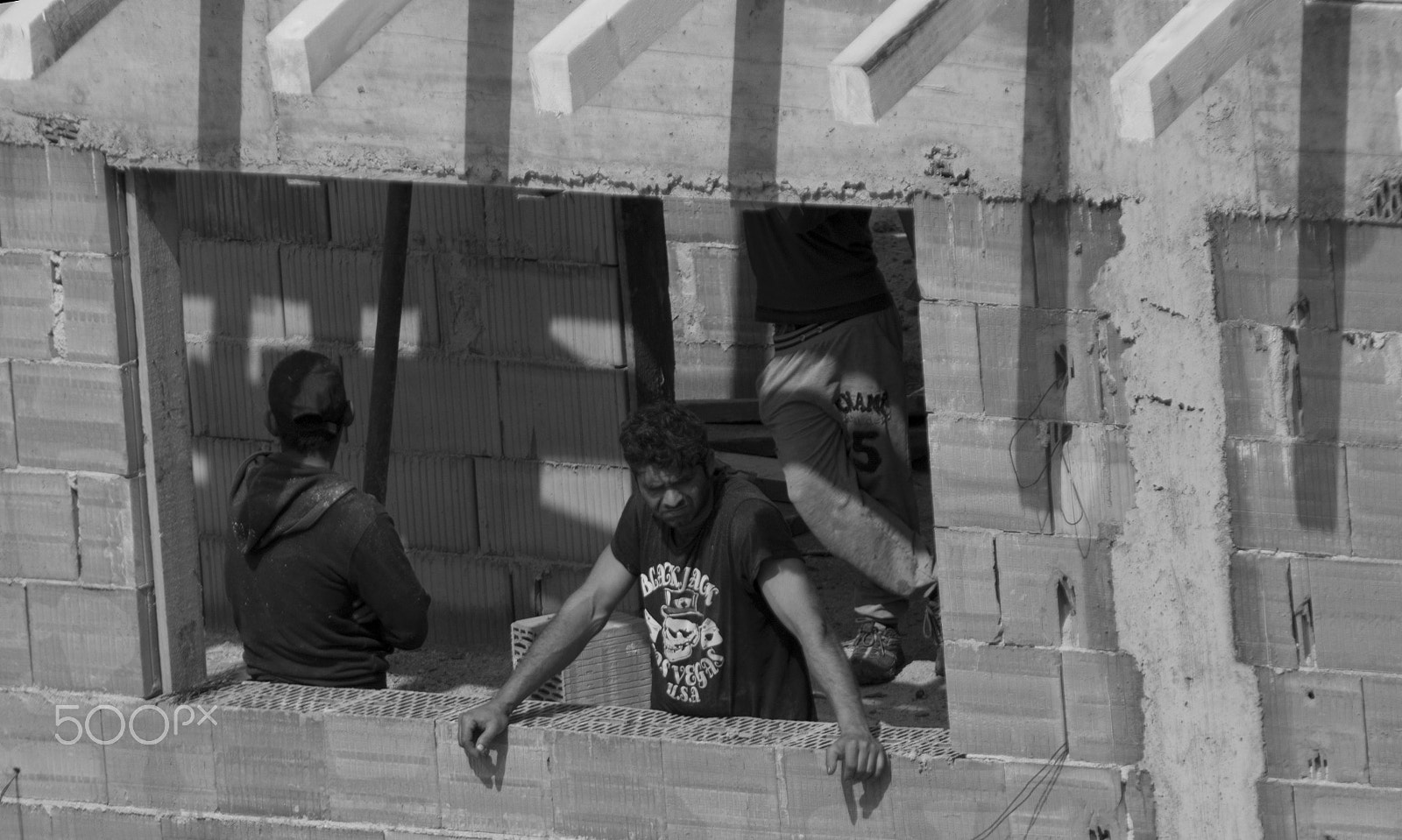 Canon EOS 760D (EOS Rebel T6s / EOS 8000D) sample photo. Construction workers at rest photography