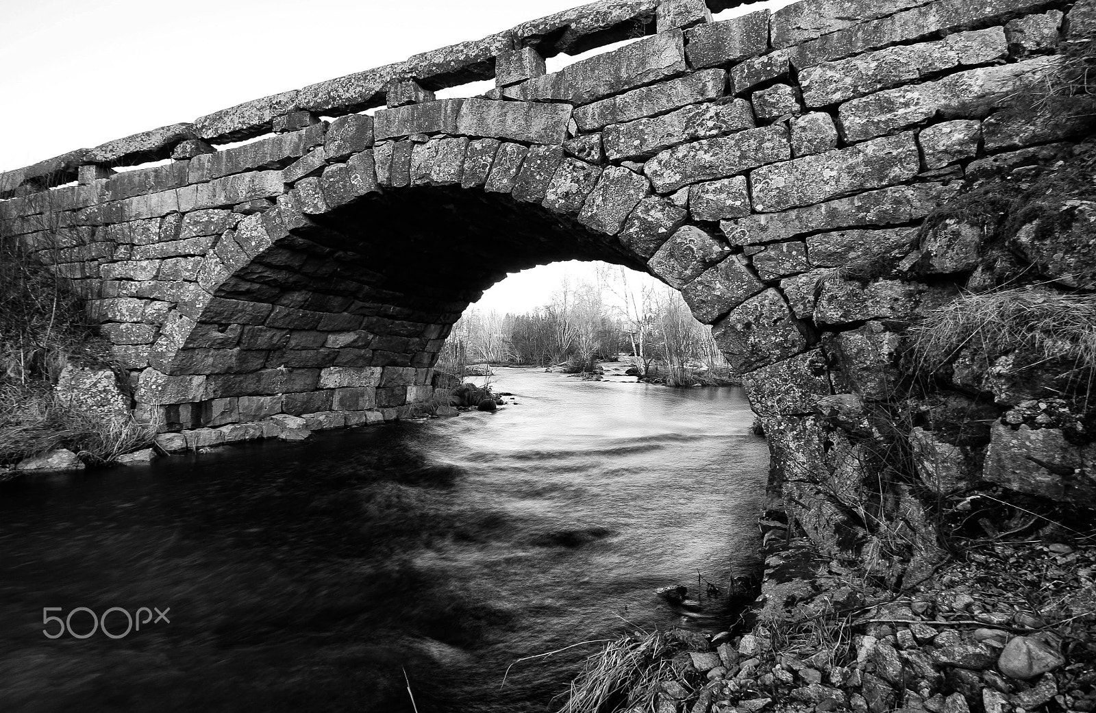 Canon EF-S 10-18mm F4.5–5.6 IS STM sample photo. Old stone bridge still in place photography