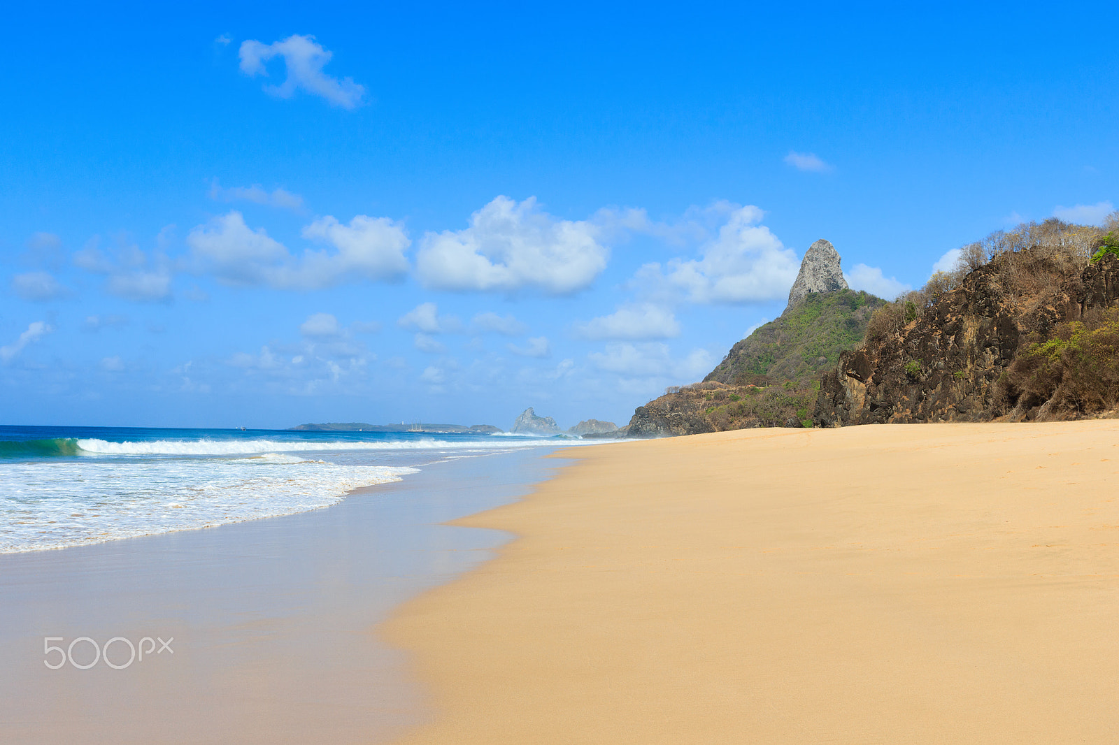 Canon EOS 60D + Canon EF 24mm F1.4L II USM sample photo. Beach praia cacimba do padre on island fernando de noronha, braz photography