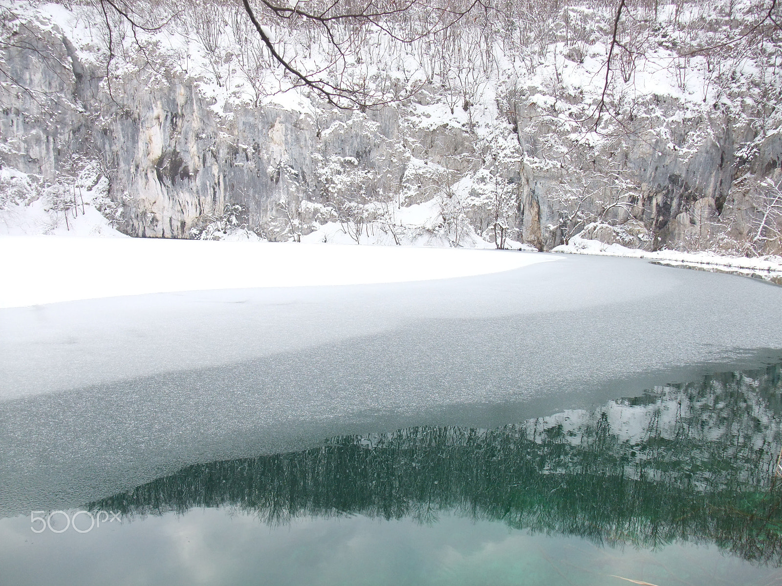 Fujifilm FinePix F200EXR sample photo. Plitvice in the winter, croatia photography