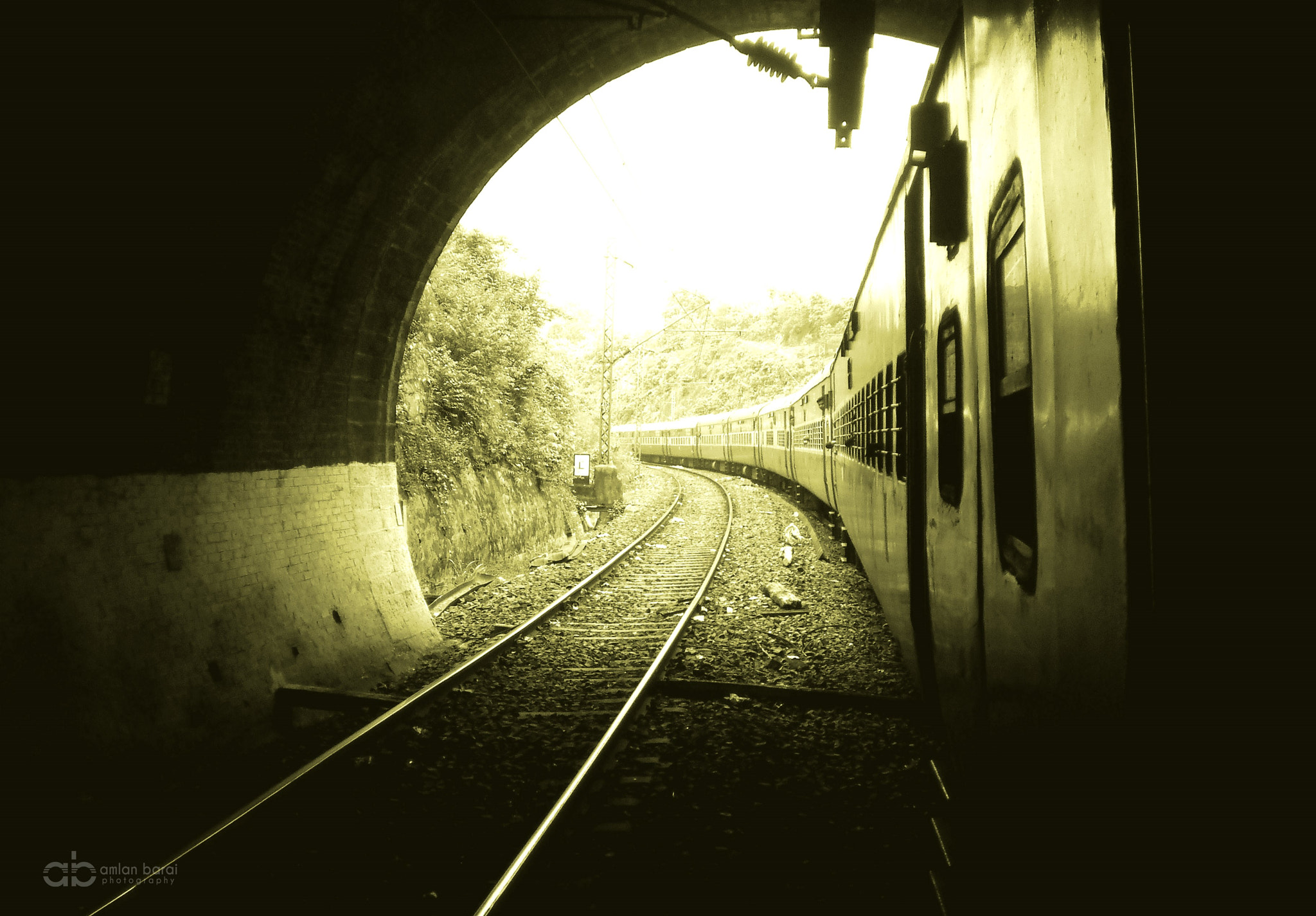 Olympus T105,T100,X36 sample photo. The tunnel and the train... photography