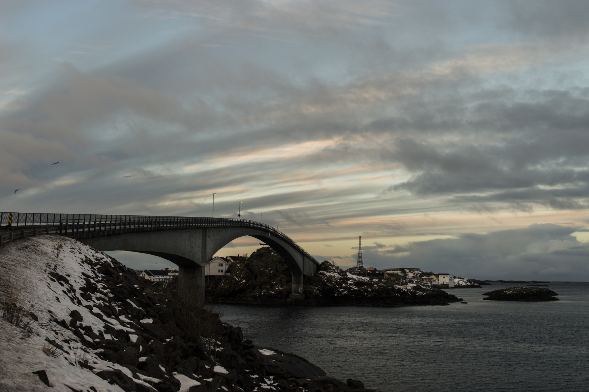 Nikon D3200 + Nikon AF-S Nikkor 28mm F1.8G sample photo. Lofoten - henningsvær photography