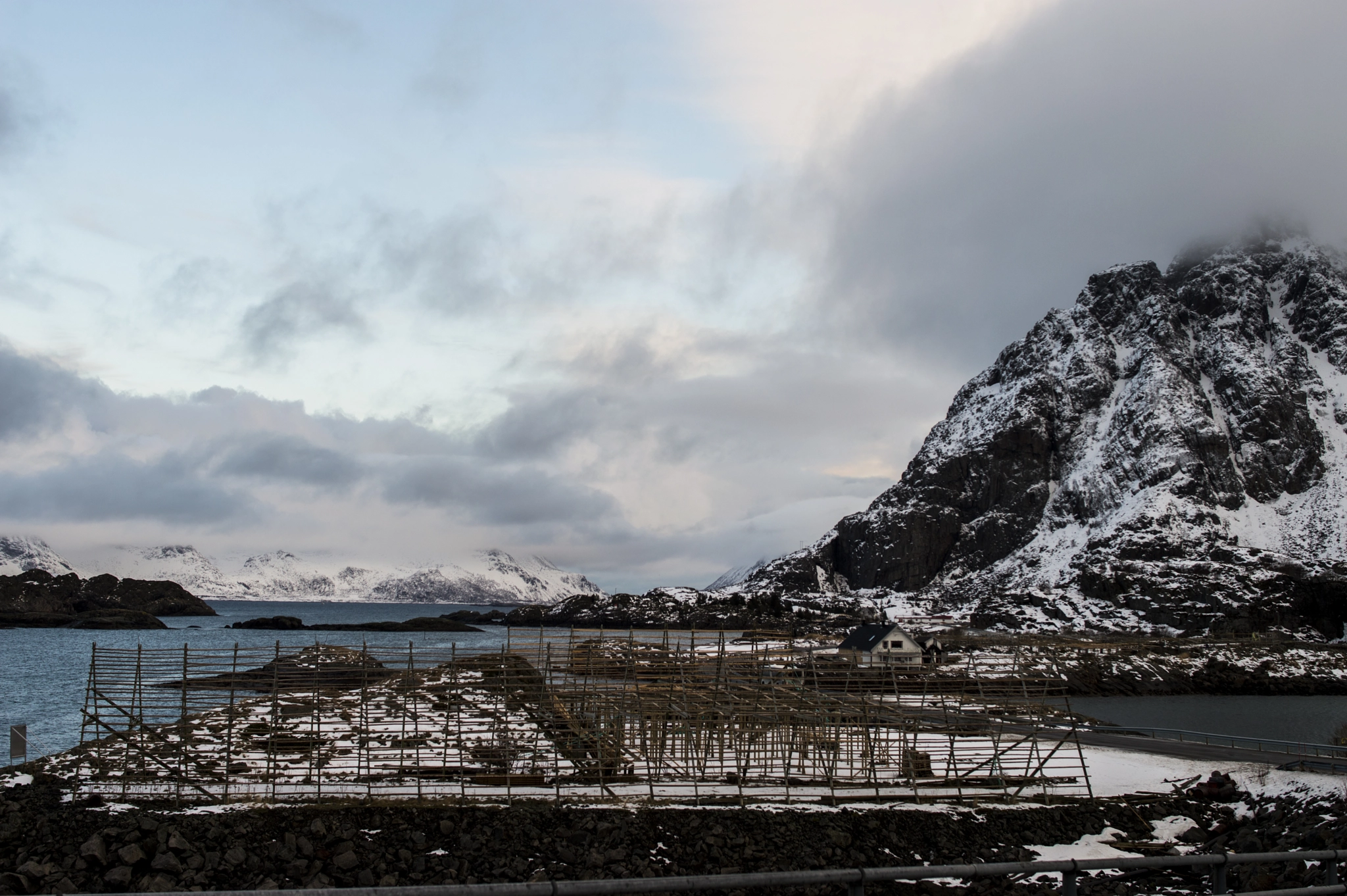 Nikon D3200 + Nikon AF-S Nikkor 28mm F1.8G sample photo. Lofoten - henningsvær photography