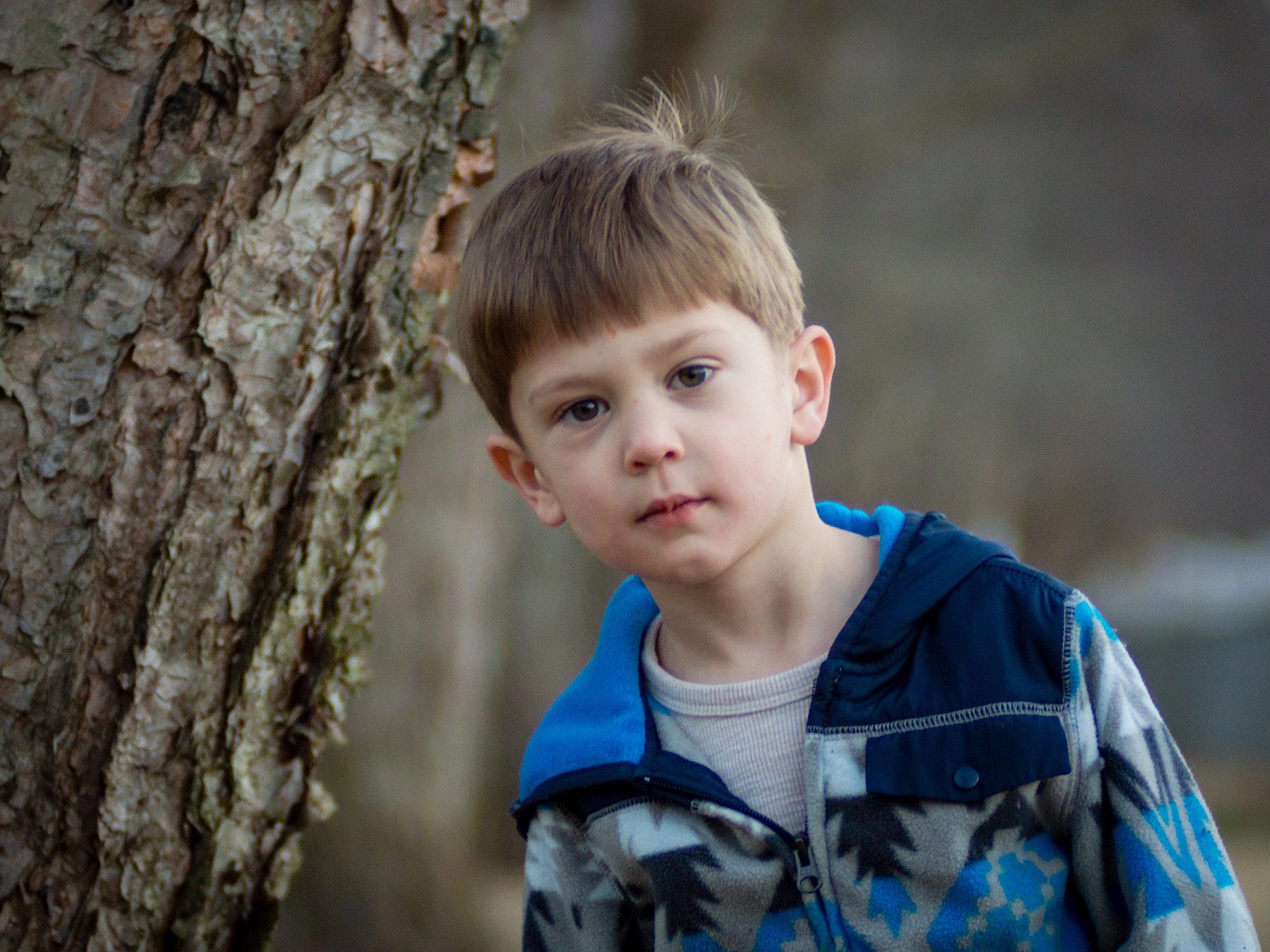 Minolta AF 80-200mm F2.8 HS-APO G sample photo. Boy by a tree photography
