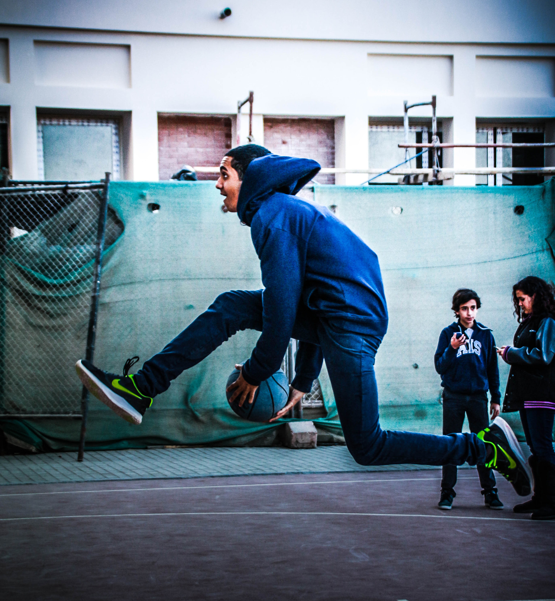 Canon EF 75-300mm F4.0-5.6 IS USM sample photo. Street basketball photography