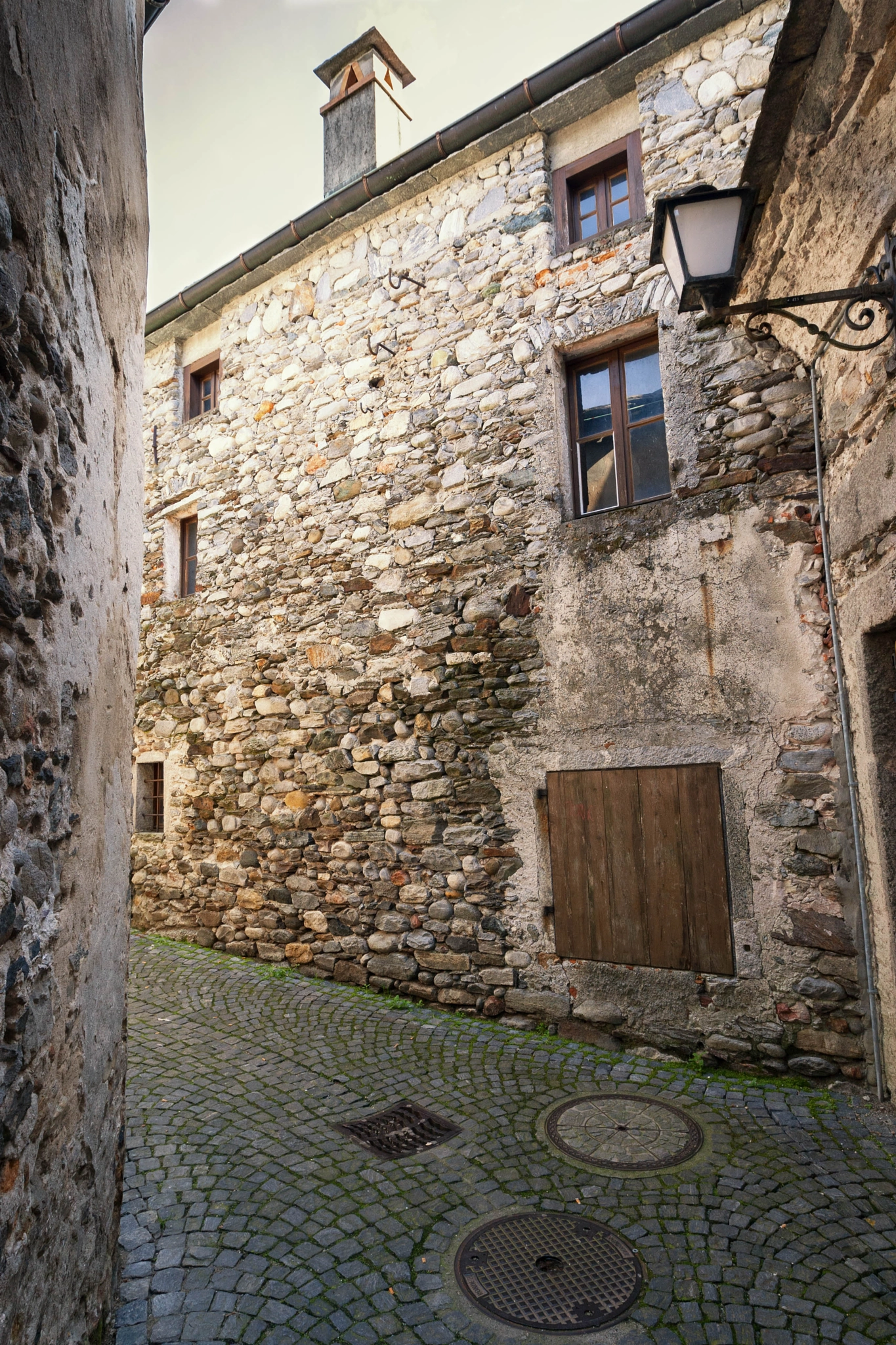 Canon EOS-1D Mark III sample photo. Alley ascona photography